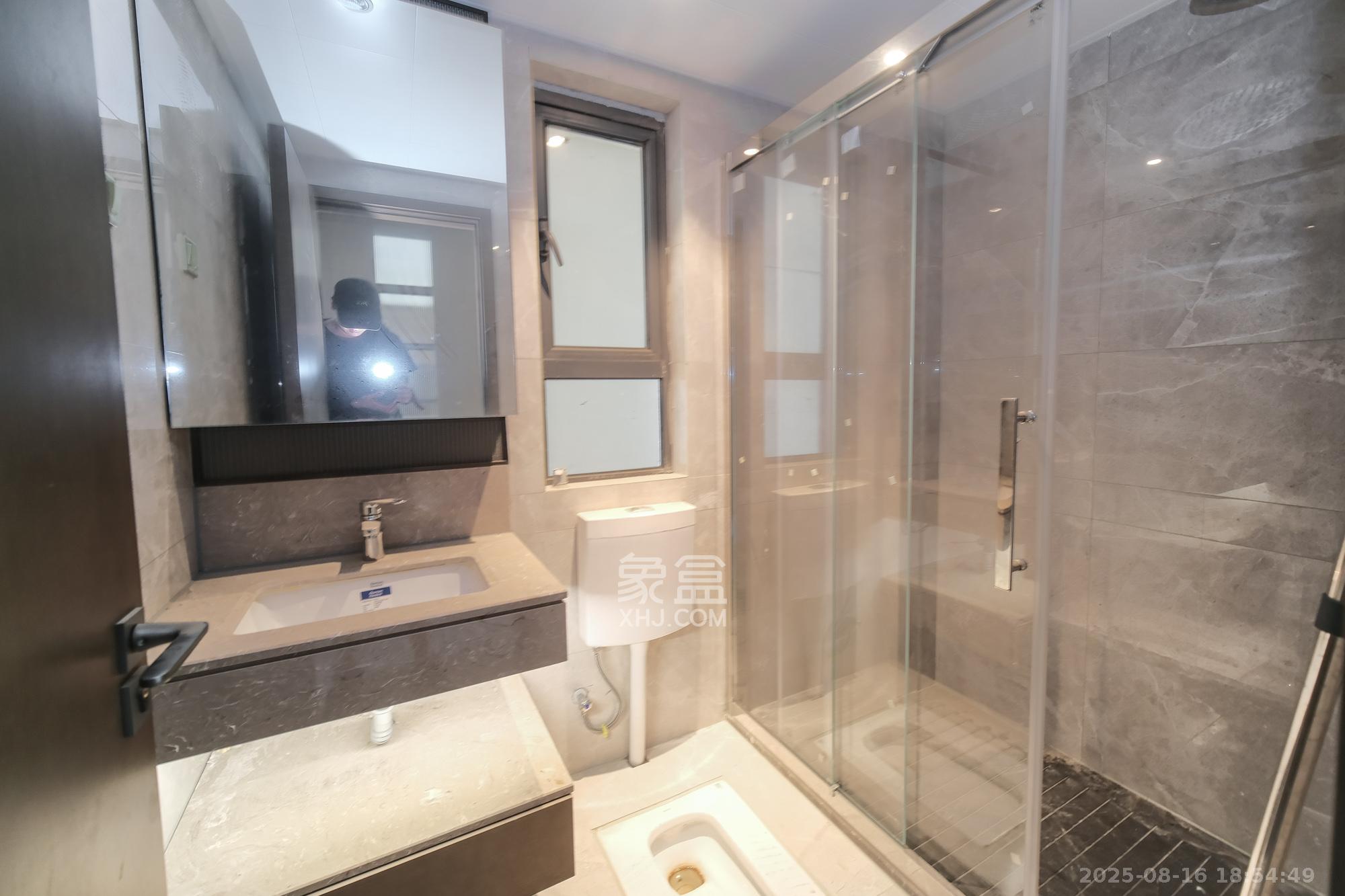 荣盛城  4室2厅2卫    97.0万卫生间