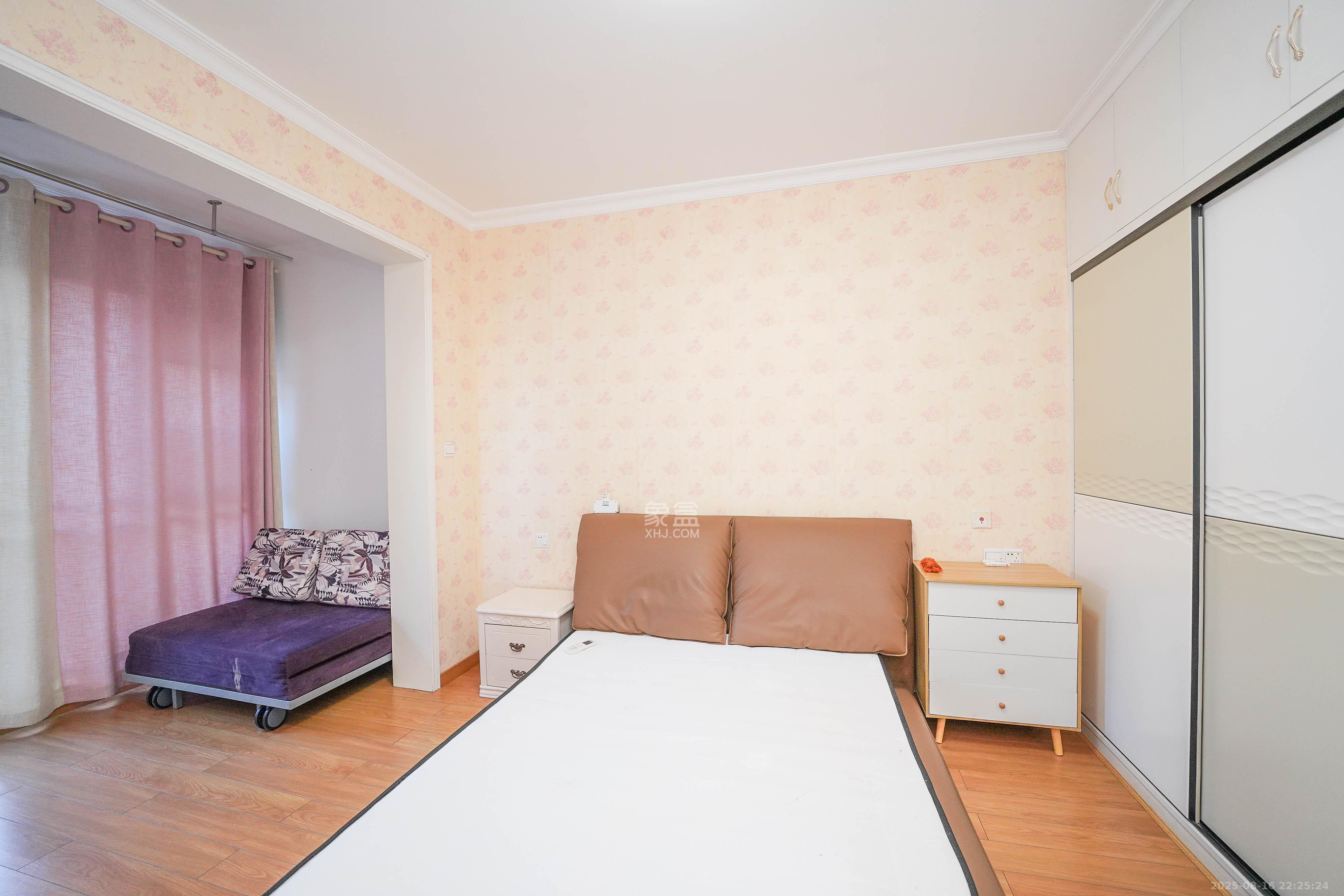 怡海星城  3室2厅1卫    60.0万 怡海星城  3室2厅1卫    60.0万卧室