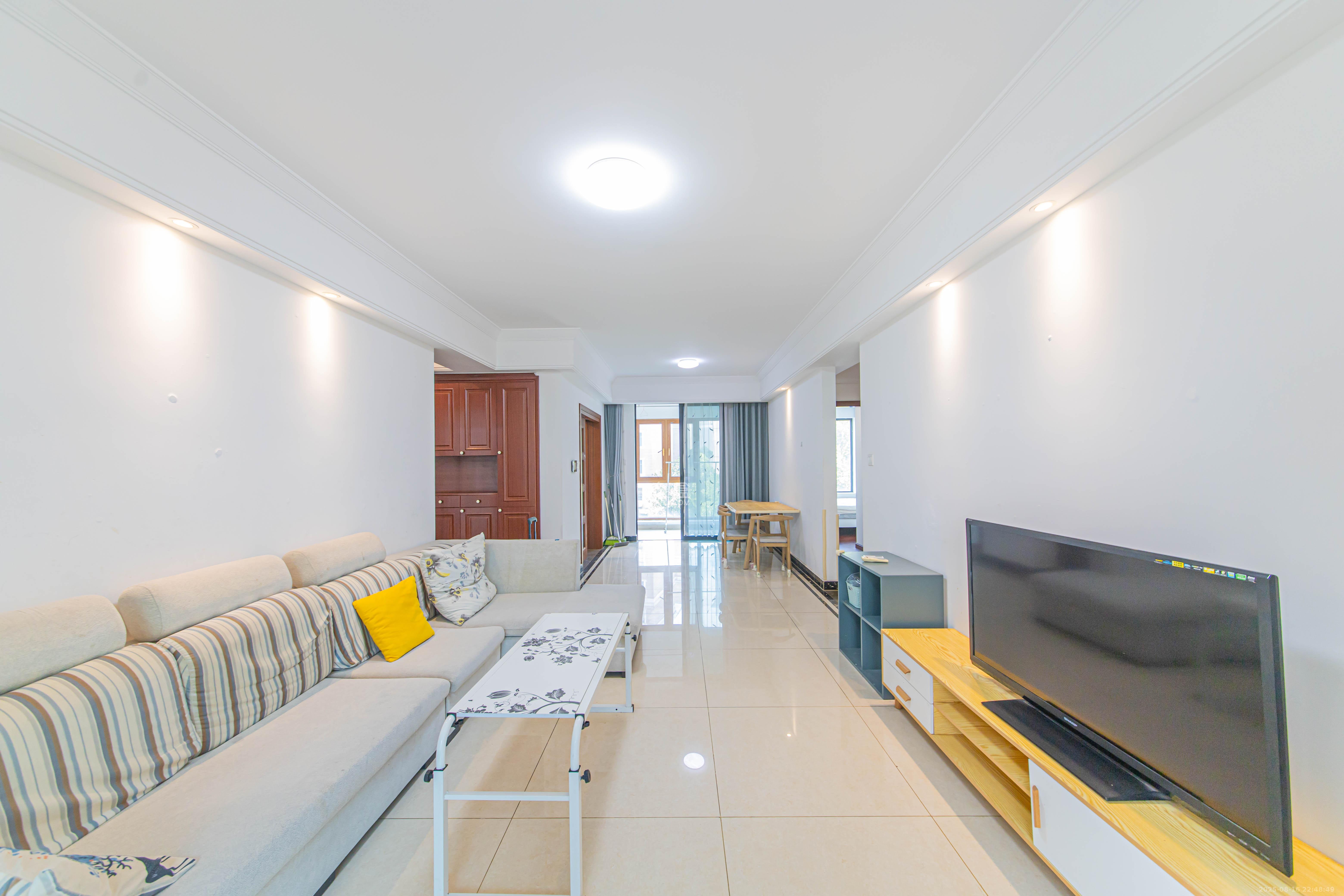 中海新城熙岸(中信新城五期)  3室2厅2卫    99.8万 中海新城熙岸(中信新城五期)  3室2厅2卫    99.8万客厅