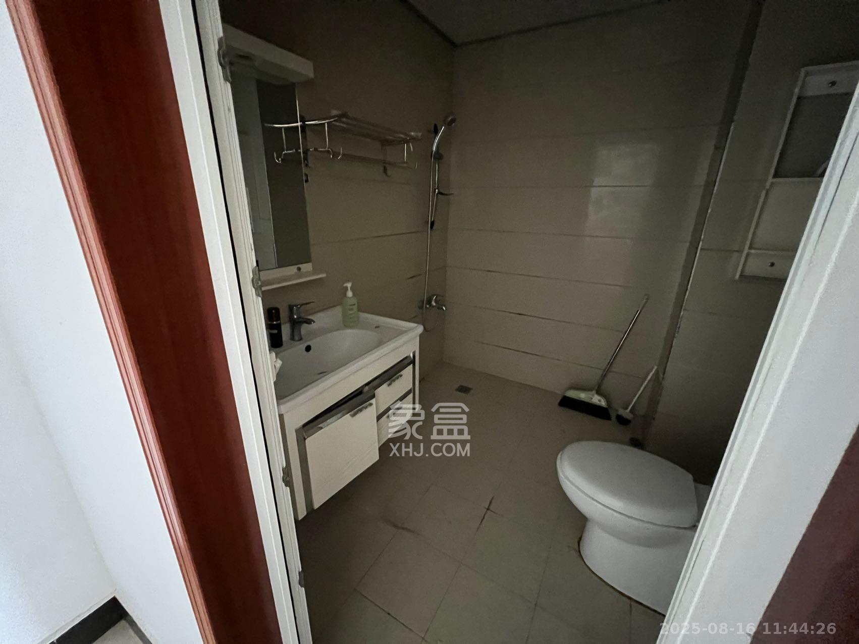 紫薇鑫园 3室2厅2卫 2200.0元/月 紫薇鑫园 3室2厅2卫 2200.0元/月室内图