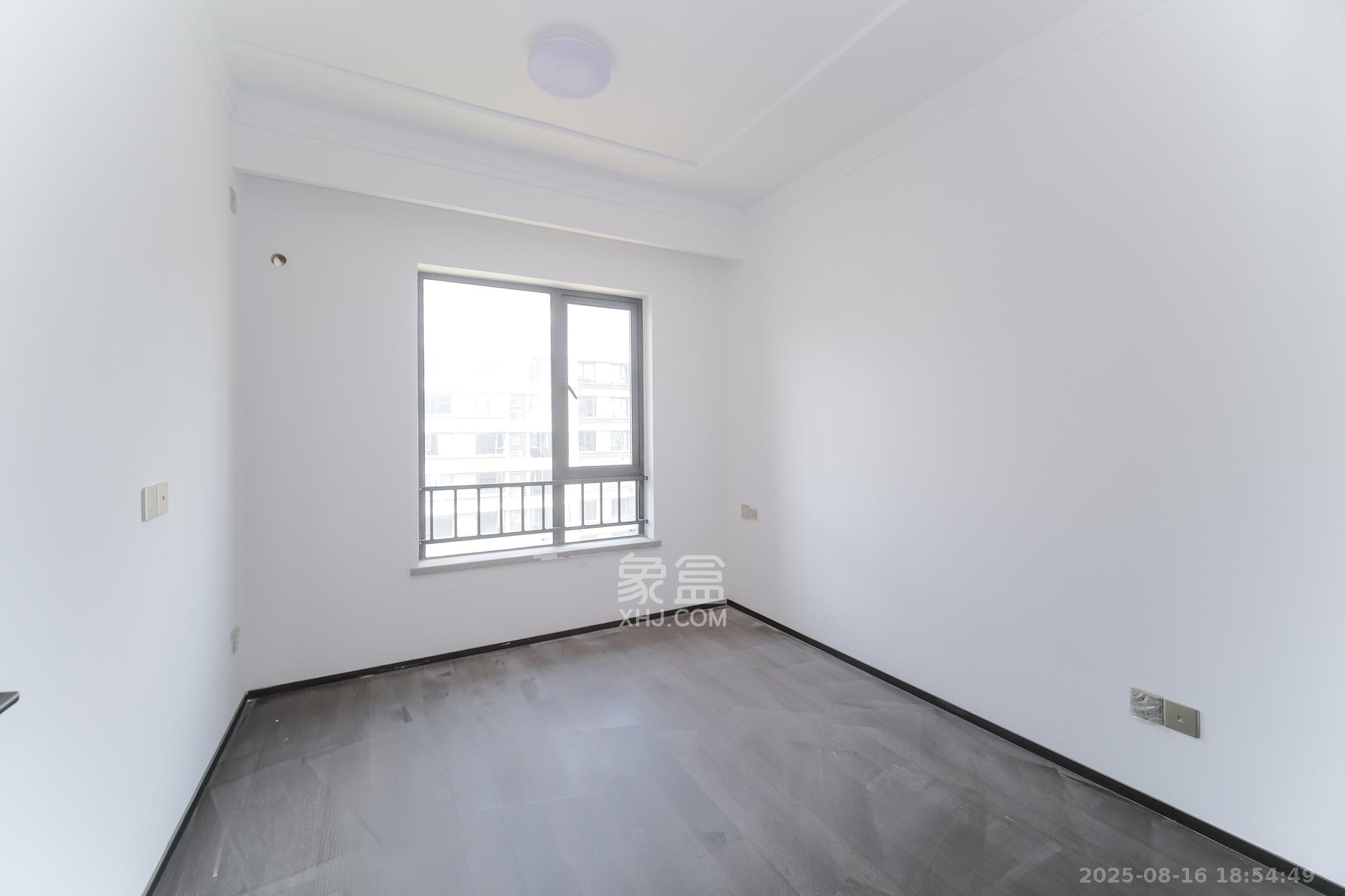 荣盛城  4室2厅2卫    97.0万卧室