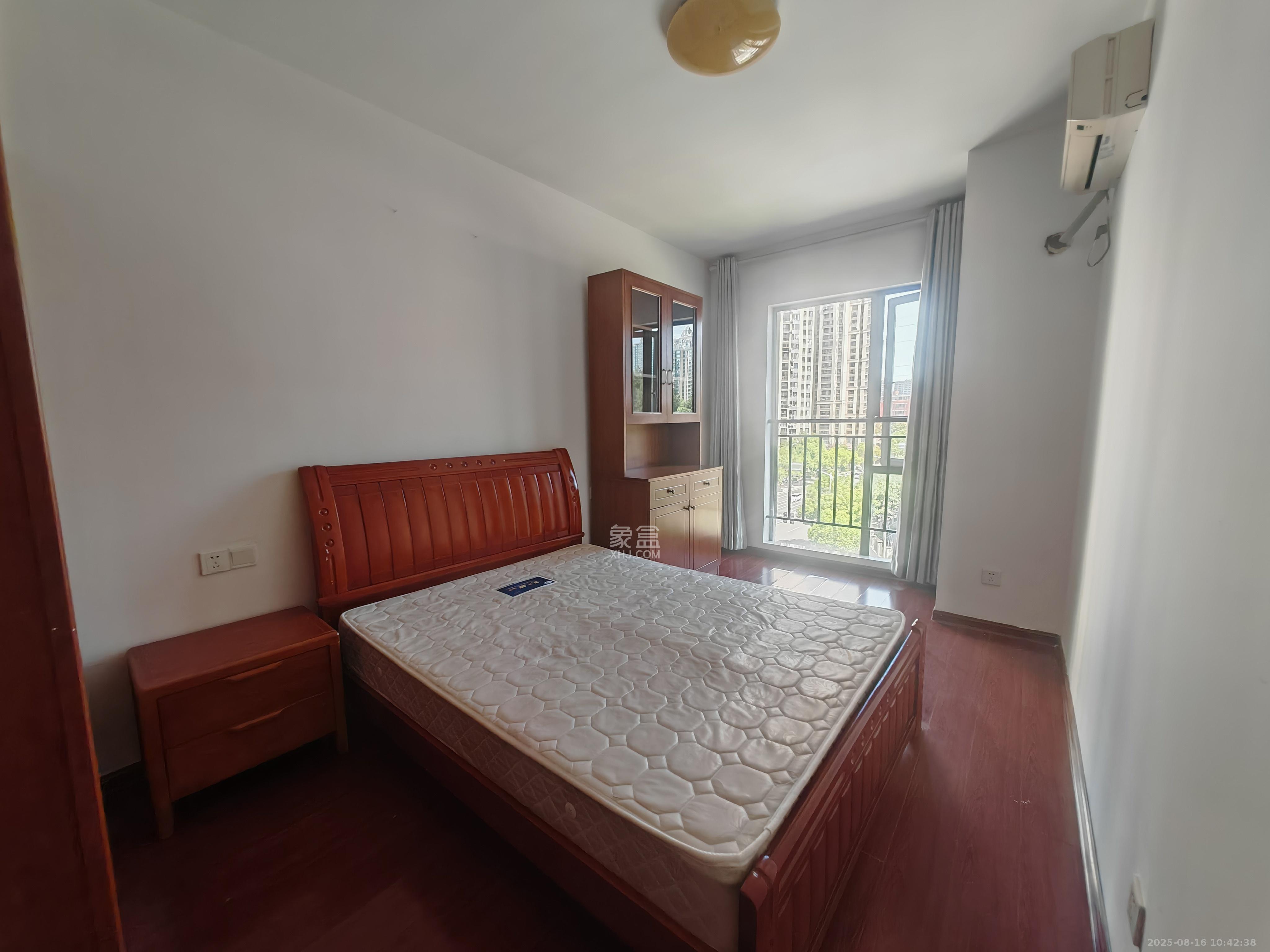 卓越蔚蓝海岸一期  4室2厅2卫    2800.0元/月室内图