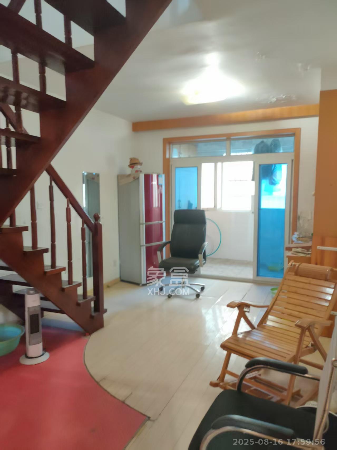 四方小区 3室2厅2卫 2200.0元/月 四方小区 3室2厅2卫 2200.0元/月室内图