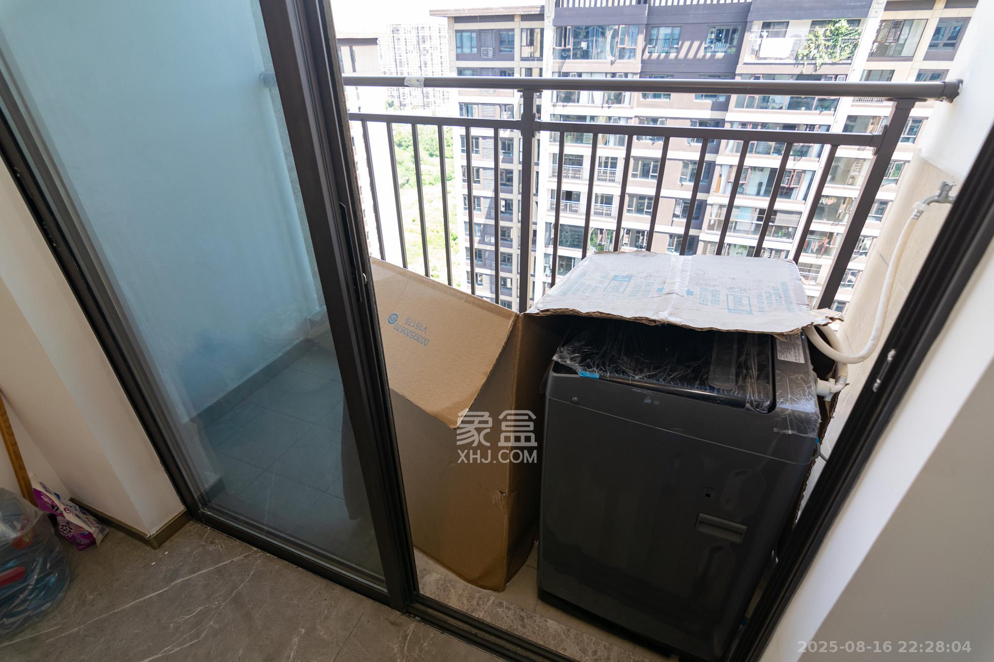 阳光城联利悦澜府  4室2厅2卫    103.0万阳台