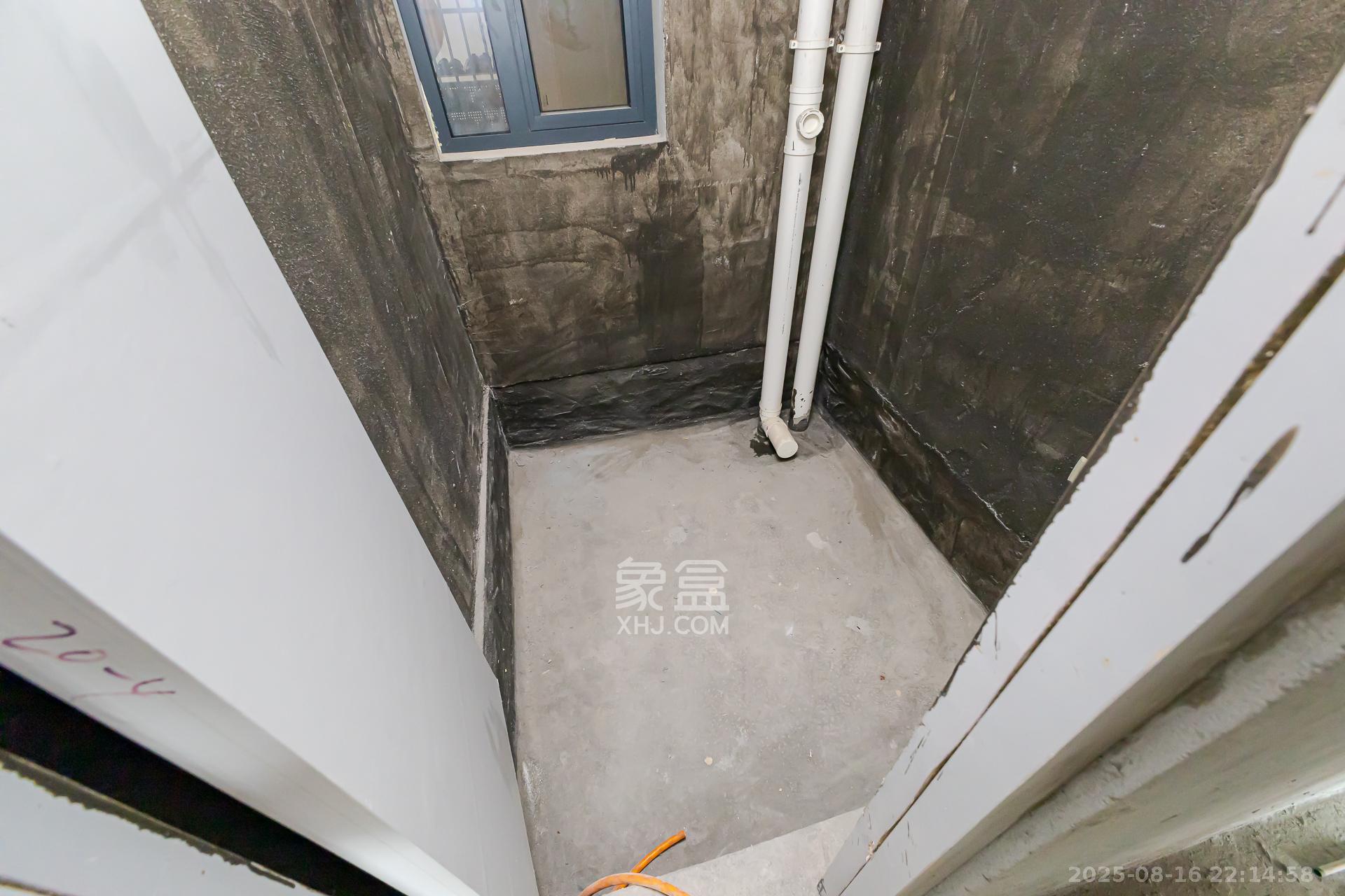 港湘铂玥(天园地芳国际珠宝城) 3室2厅2卫 55.8万 港湘铂玥(天园地芳国际珠宝城) 3室2厅2卫 55.8万卫生间