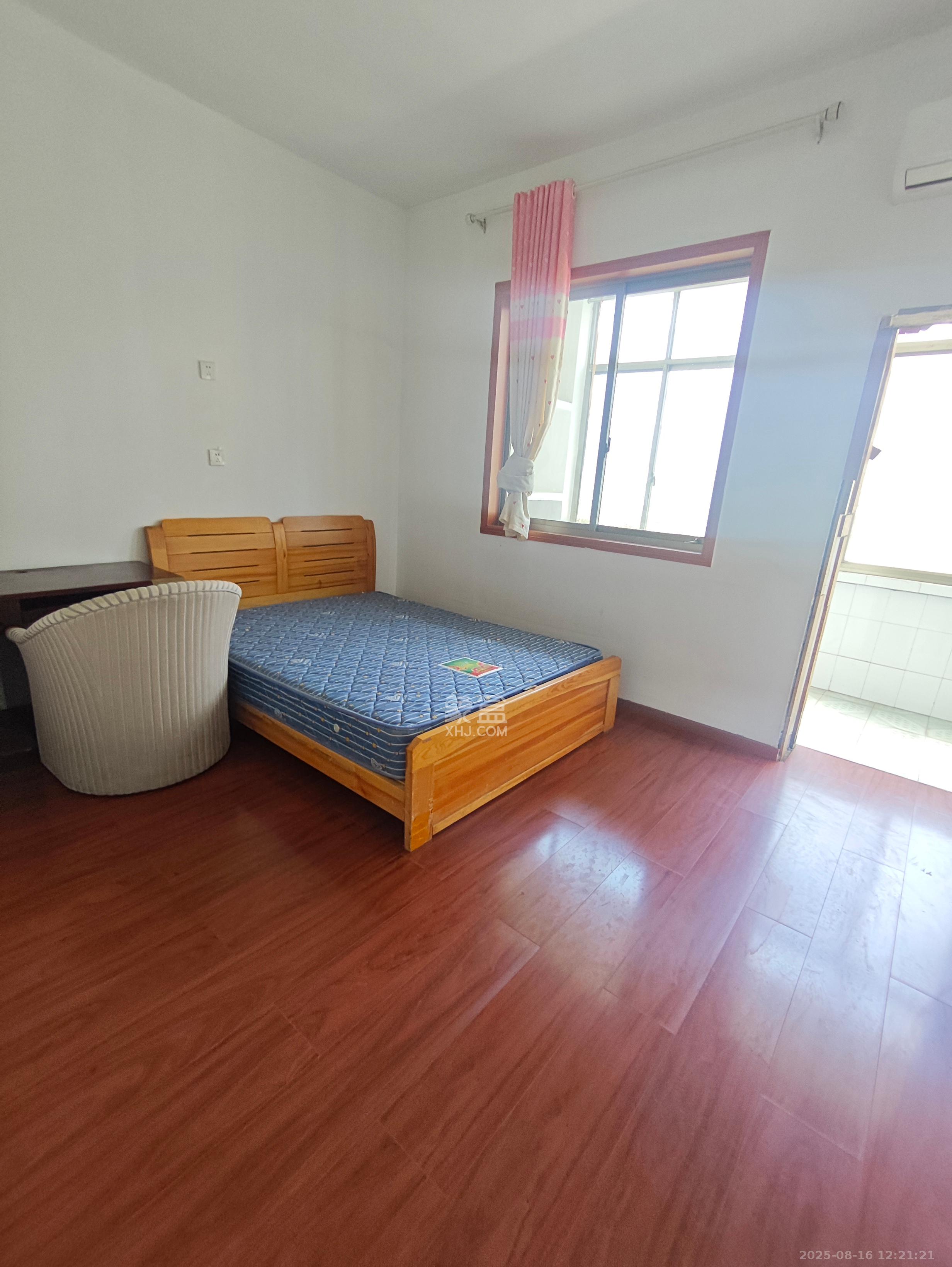 中南石油局宿舍 3室1厅1卫 2000.0元/月 中南石油局宿舍 3室1厅1卫 2000.0元/月室内图