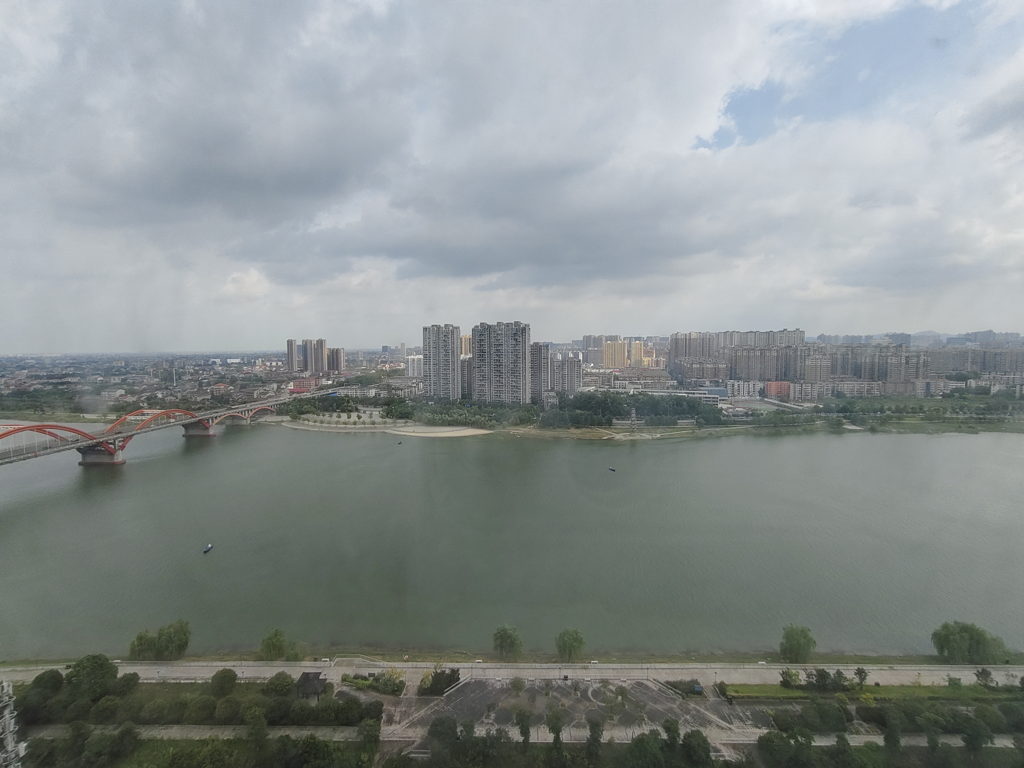 大汉资江城 3室2厅2卫 81.8万 大汉资江城 3室2厅2卫 81.8万客厅