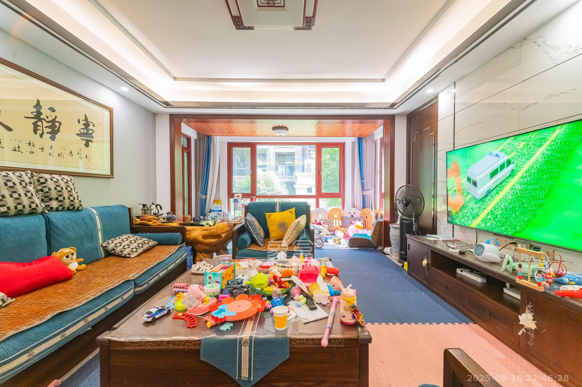 星湖湾二期洋房  4室2厅2卫    171.8万 星湖湾二期洋房  4室2厅2卫    171.8万客厅