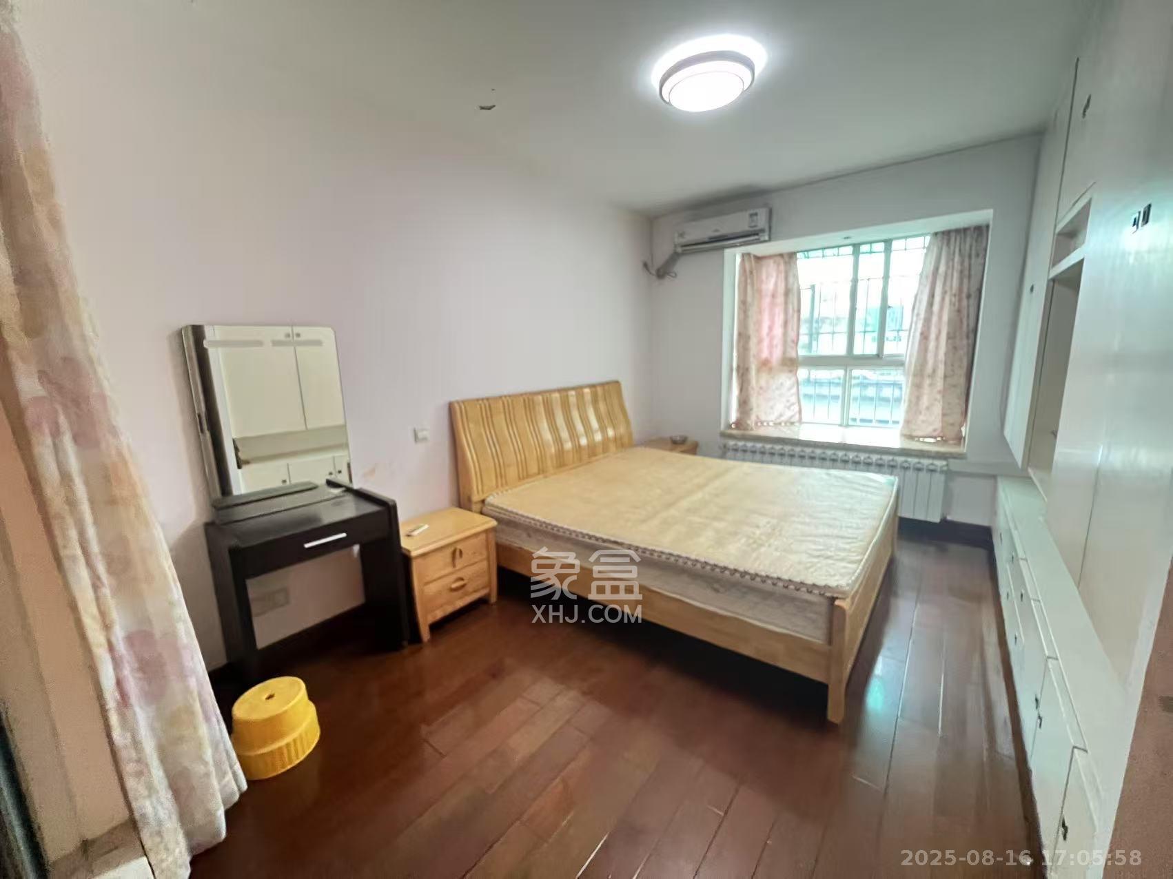 鸿景苑  3室2厅1卫   2900.00元/月室内图