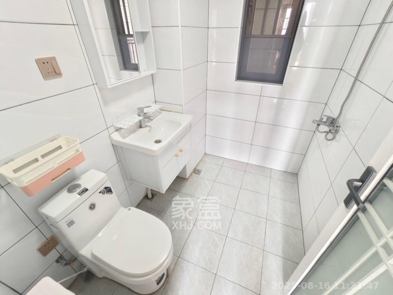 卓越浅水湾  3室2厅2卫    2800.0元/月 卓越浅水湾  3室2厅2卫    2800.0元/月室内图