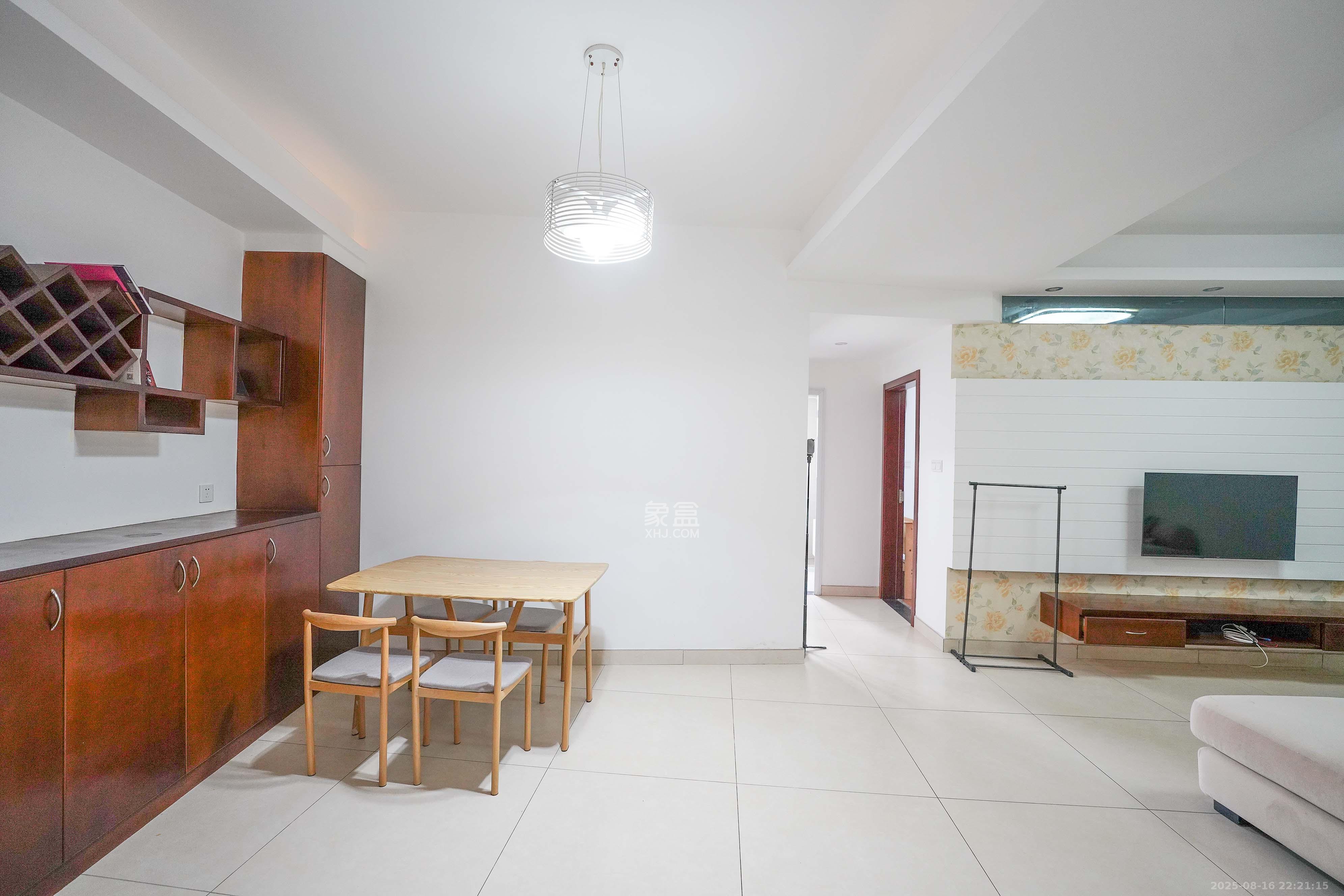 山水印象(愿景想山) 2室2厅1卫 35.8万 山水印象(愿景想山) 2室2厅1卫 35.8万客厅