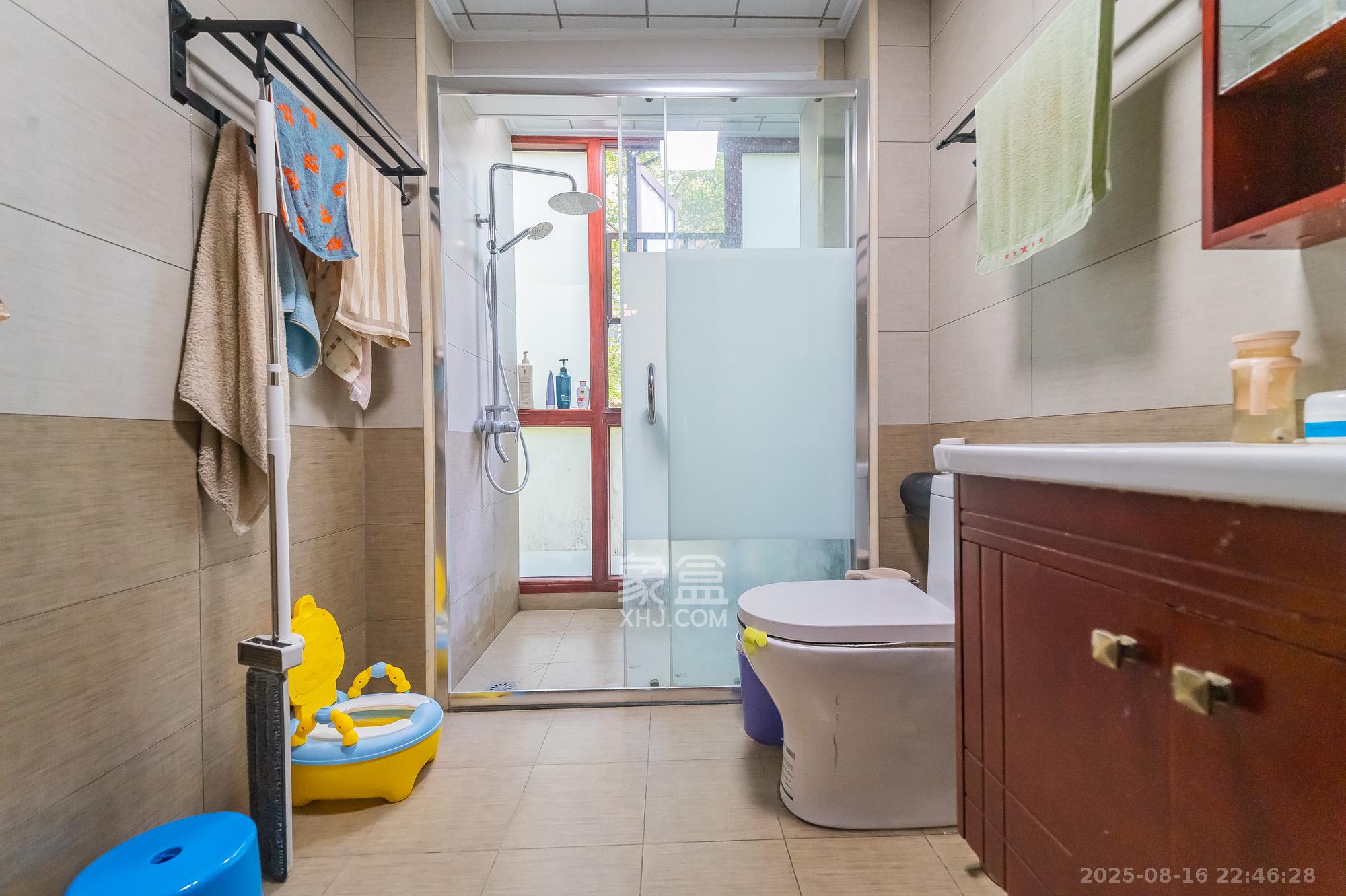 星湖湾二期洋房  4室2厅2卫    171.8万卫生间