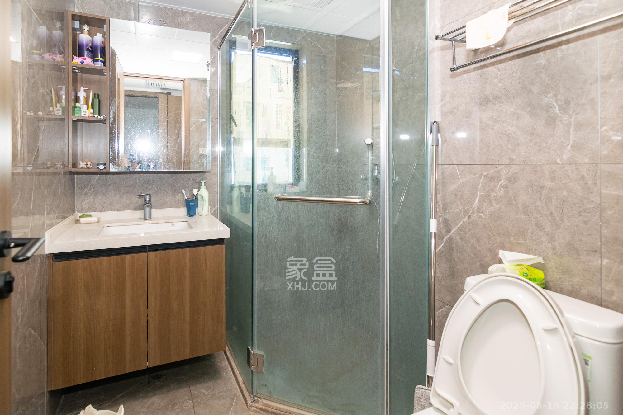 阳光城联利悦澜府  4室2厅2卫    103.0万卫生间