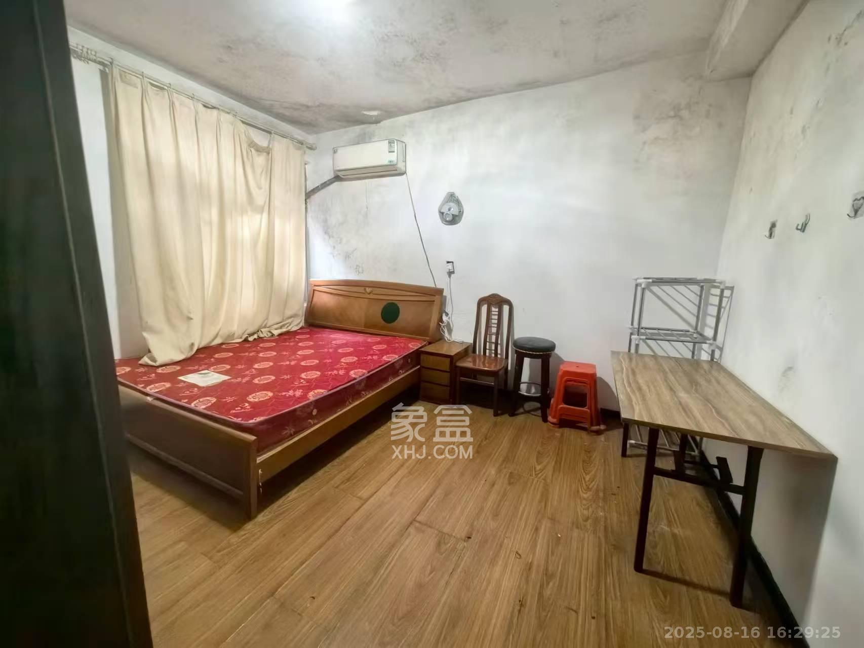 寿星街社区 3室2厅1卫 1800.0元/月 寿星街社区 3室2厅1卫 1800.0元/月室内图