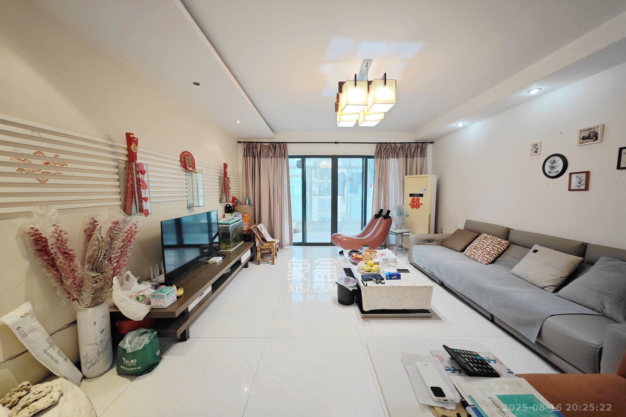 亚华香舍花都  1室2厅2卫    168.0万 亚华香舍花都  1室2厅2卫    168.0万客厅