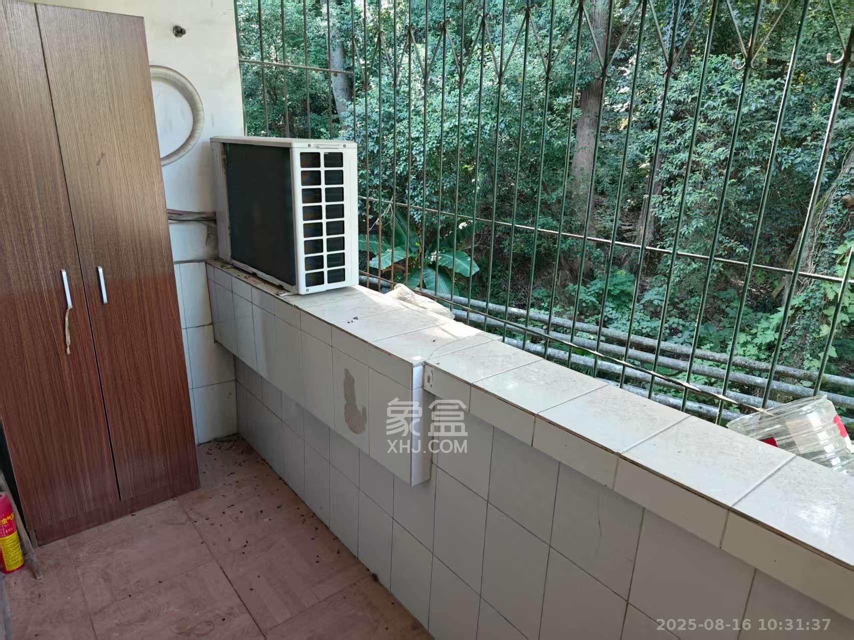 石佳冲小区 3室2厅1卫 2000.0元/月 石佳冲小区 3室2厅1卫 2000.0元/月室内图