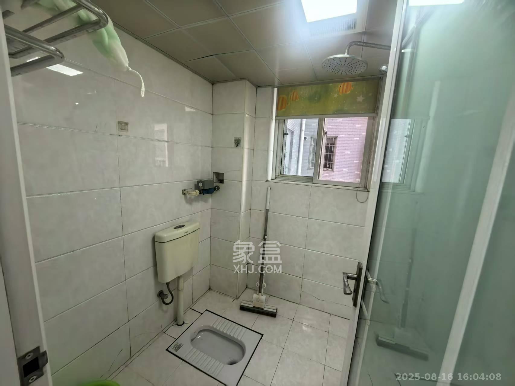 嘉盛华庭(一期、二期、三期) 3室2厅2卫 3000.0元/月 嘉盛华庭(一期、二期、三期) 3室2厅2卫 3000.0元/月室内图