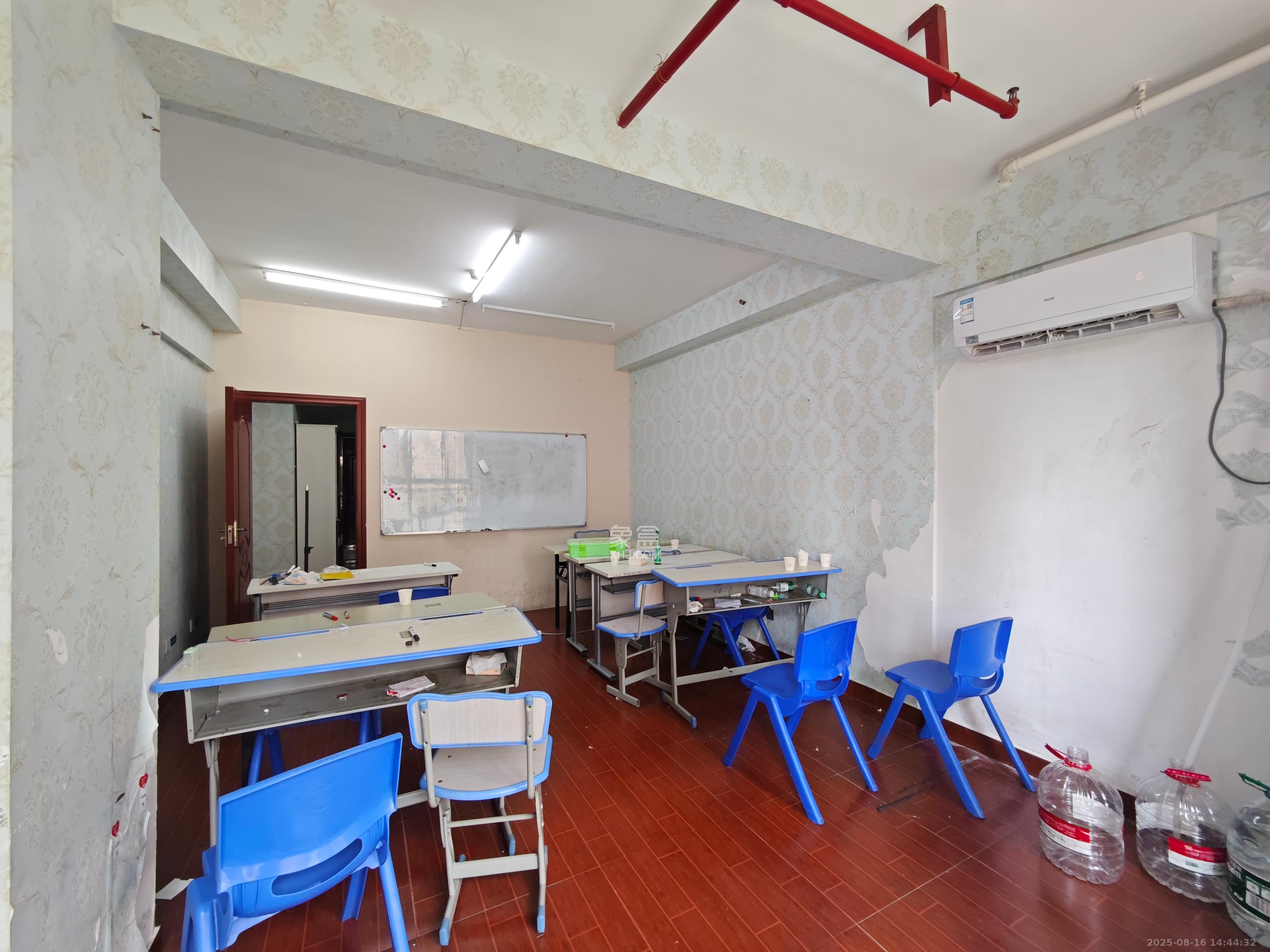 五矿万境水岸二期(五矿万境水岸和苑) 1室1厅1卫 1400.0元/月 五矿万境水岸二期(五矿万境水岸和苑) 1室1厅1卫 1400.0元/月室内图