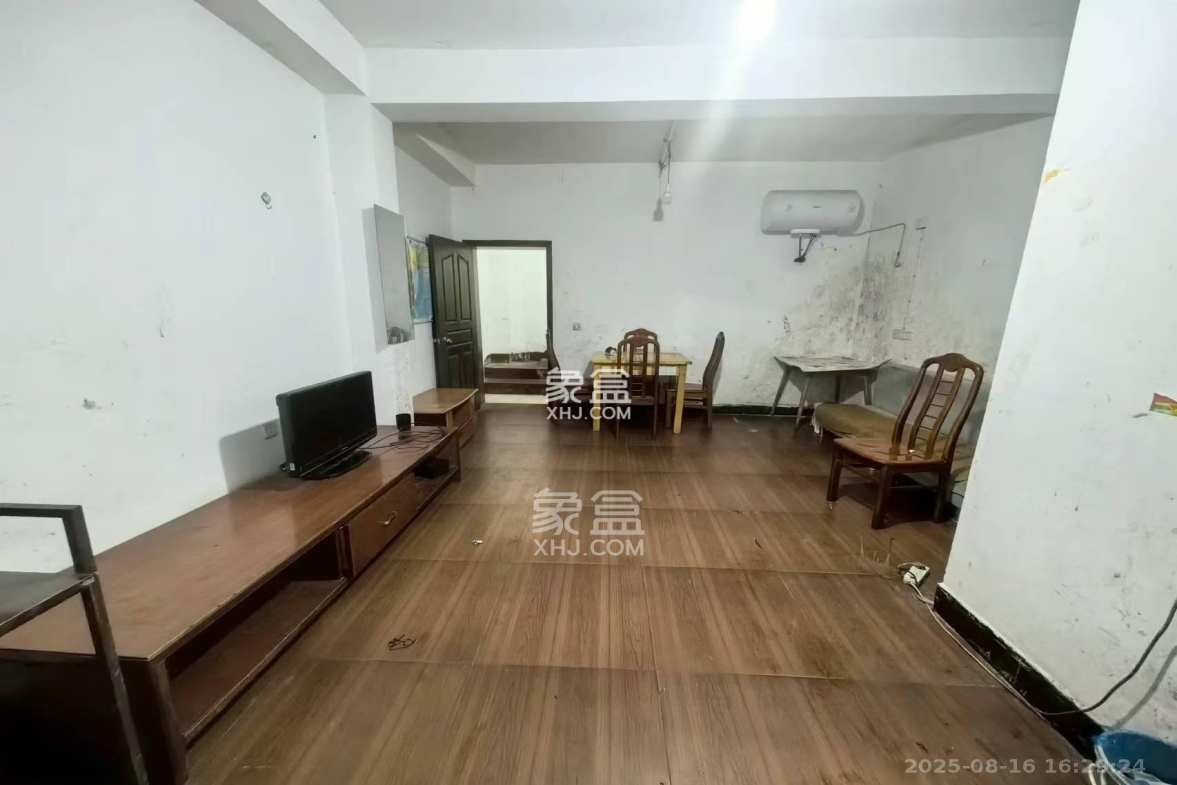 寿星街社区 3室2厅1卫 1800.0元/月 寿星街社区 3室2厅1卫 1800.0元/月室内图