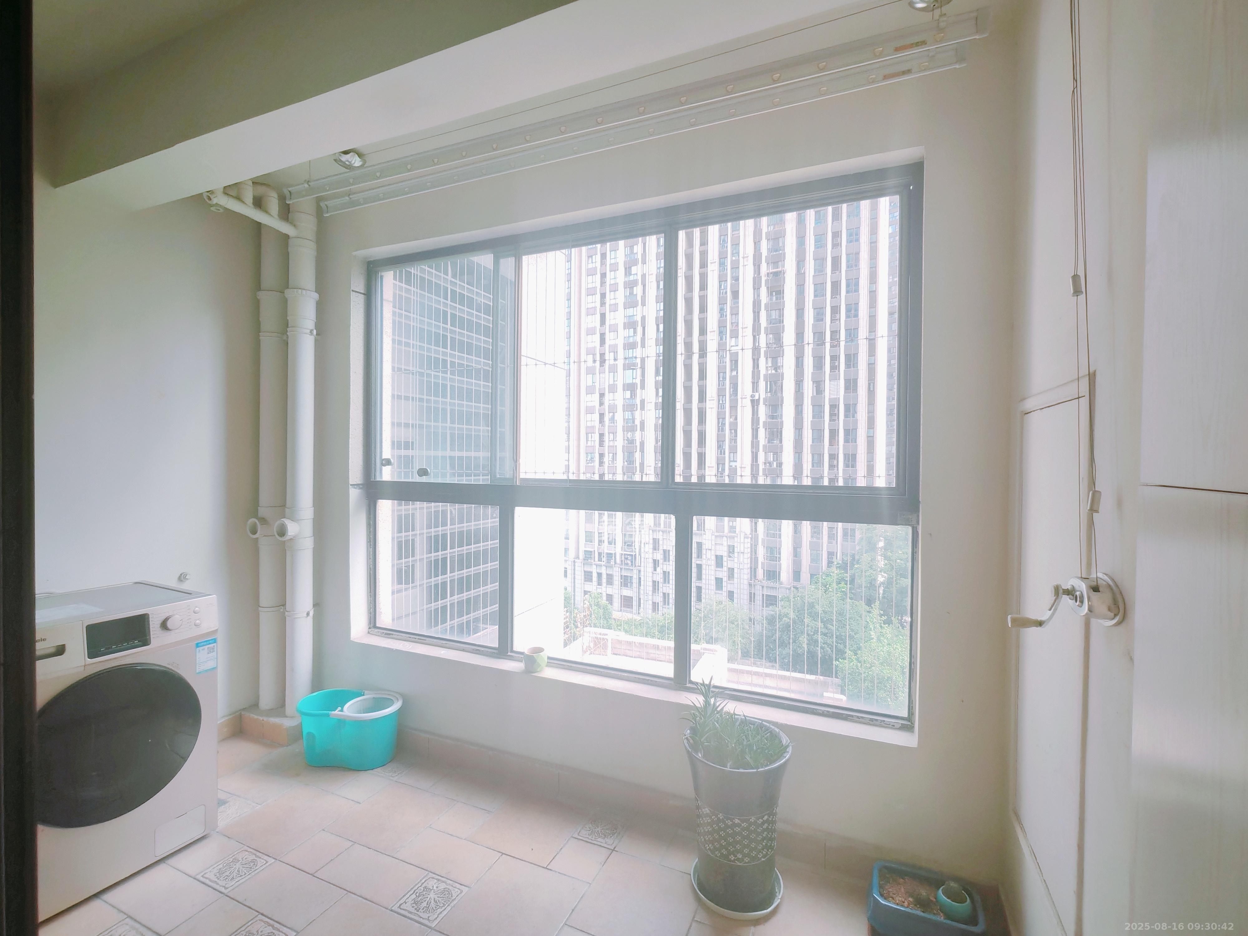 绿地中央广场  3室2厅2卫    3300.0元/月 绿地中央广场  3室2厅2卫    3300.0元/月室内图