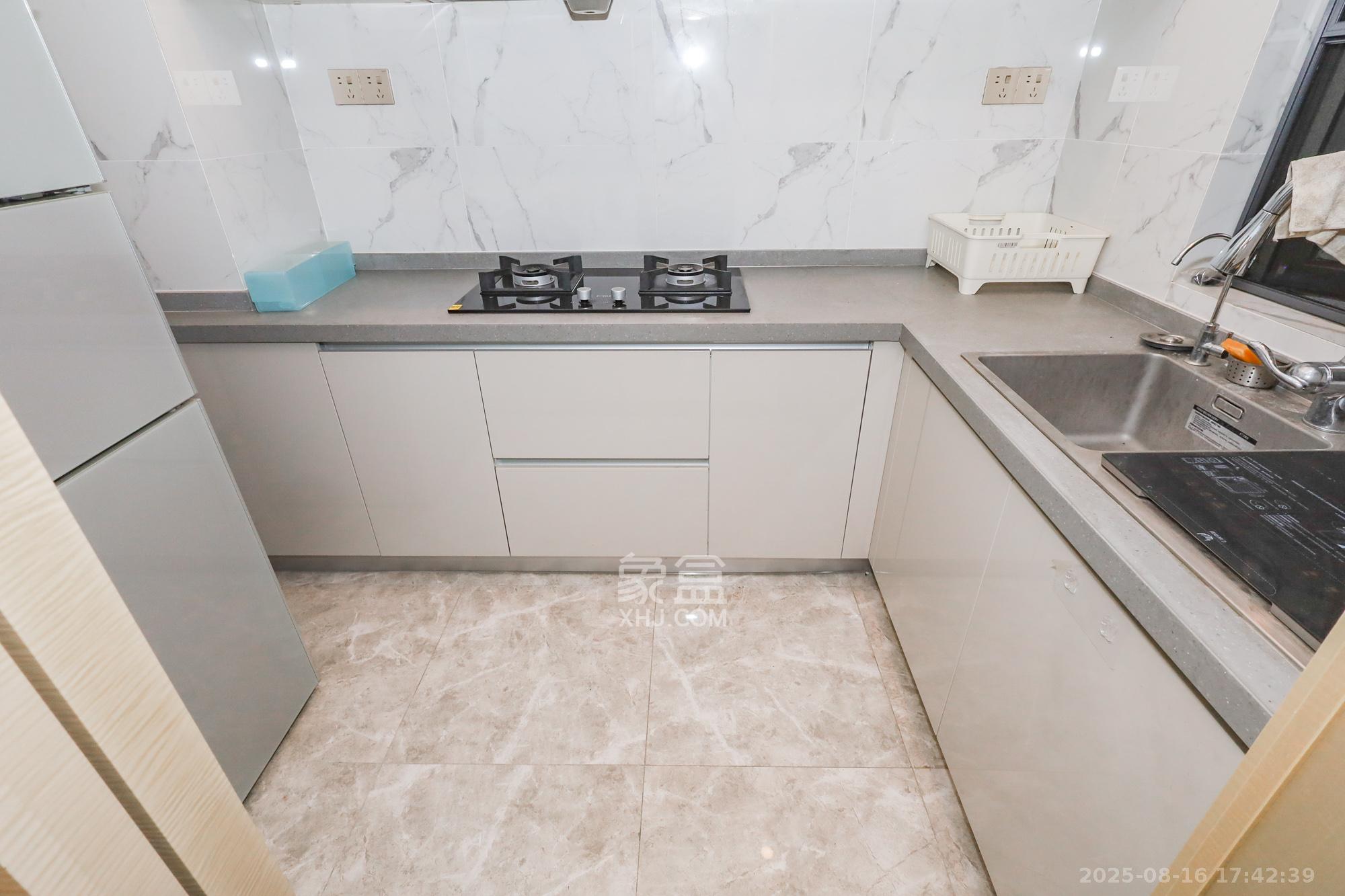 复地滨江金融中心  4室2厅2卫    228.0万厨房