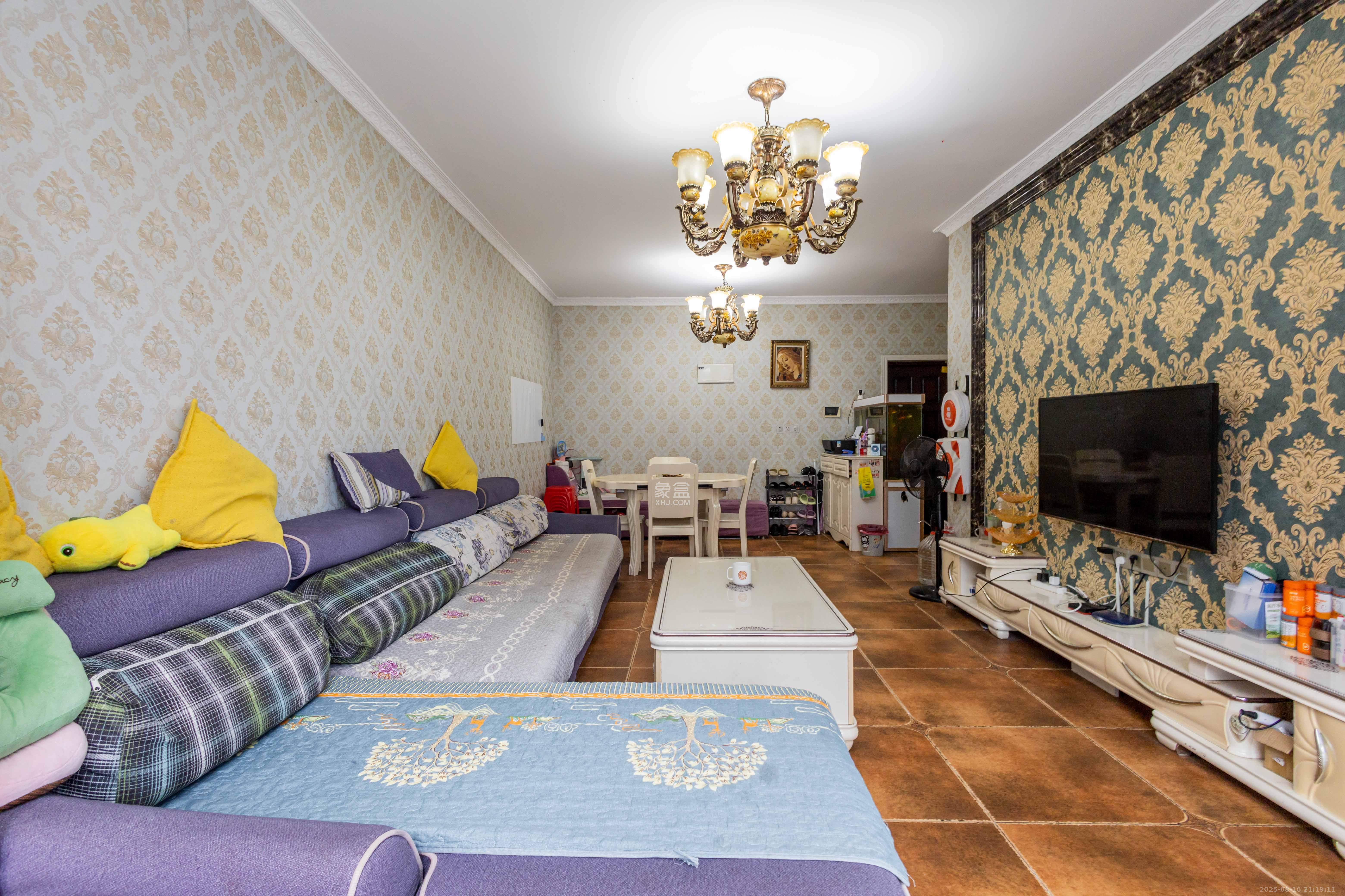 康桥长郡 3室2厅2卫 66.8万 康桥长郡 3室2厅2卫 66.8万客厅