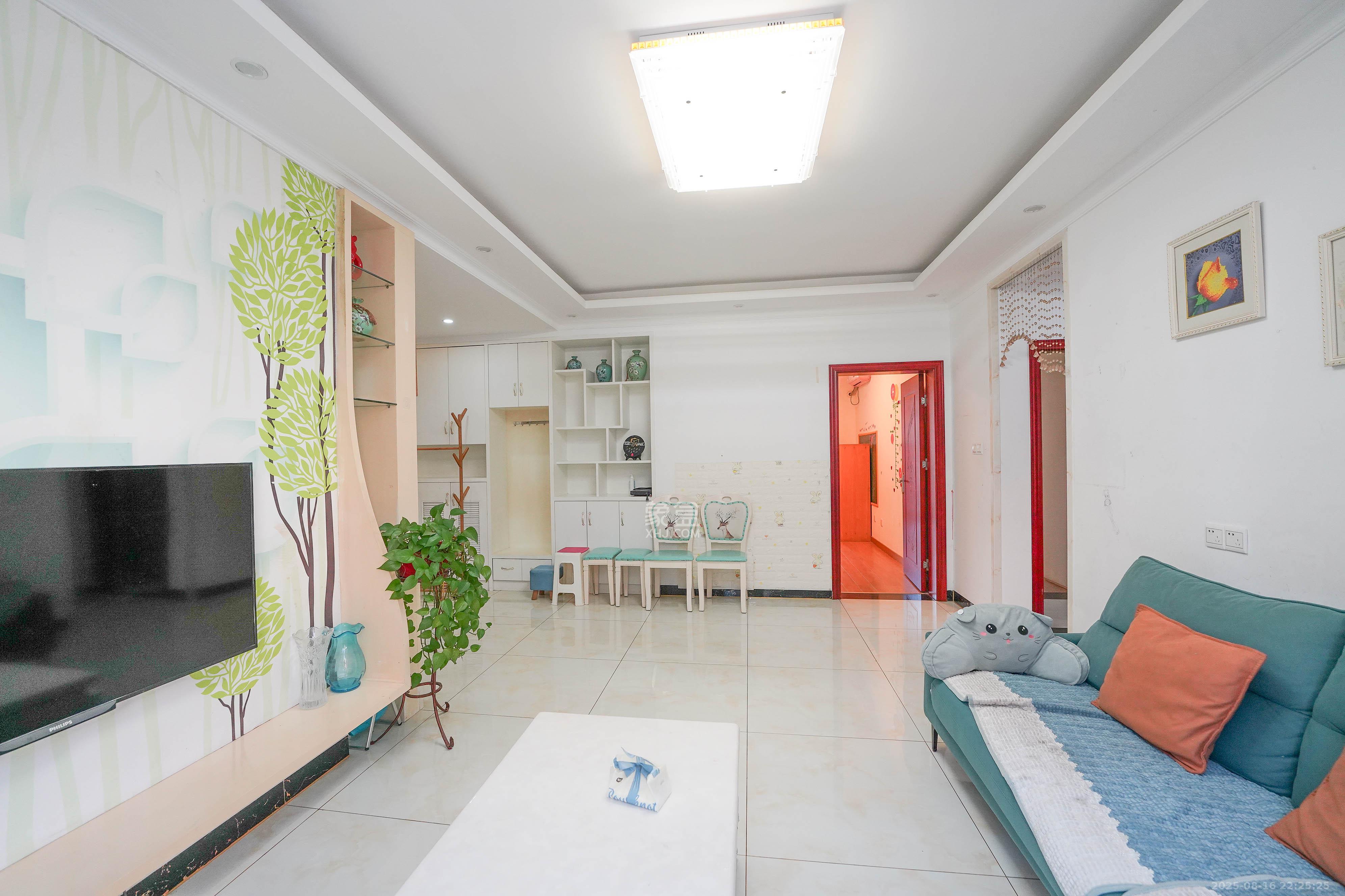 怡海星城  3室2厅1卫    60.0万 怡海星城  3室2厅1卫    60.0万客厅