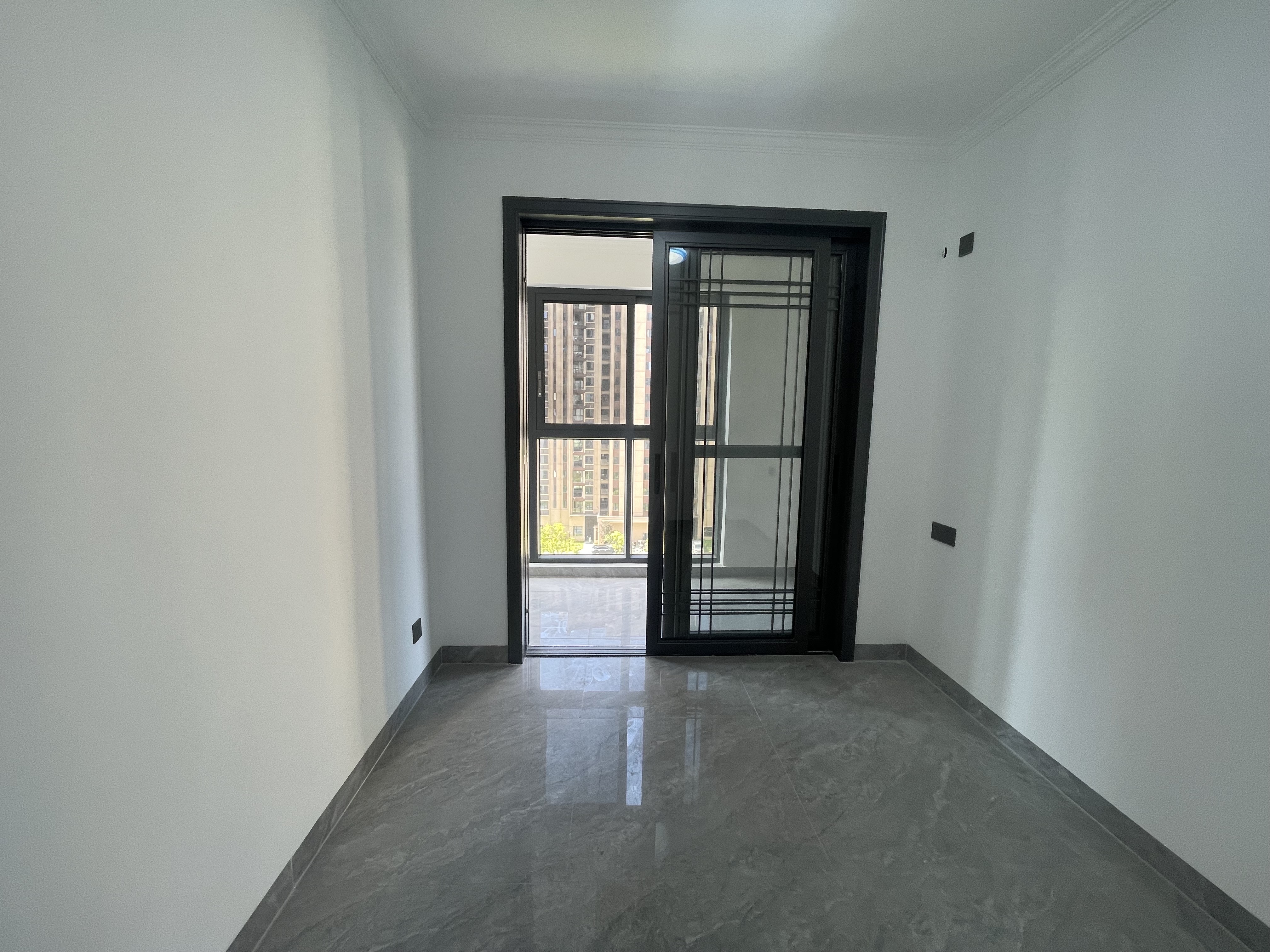 天空之眼-君天公馆 3室2厅2卫 1800.0元/月 天空之眼-君天公馆 3室2厅2卫 1800.0元/月室内图