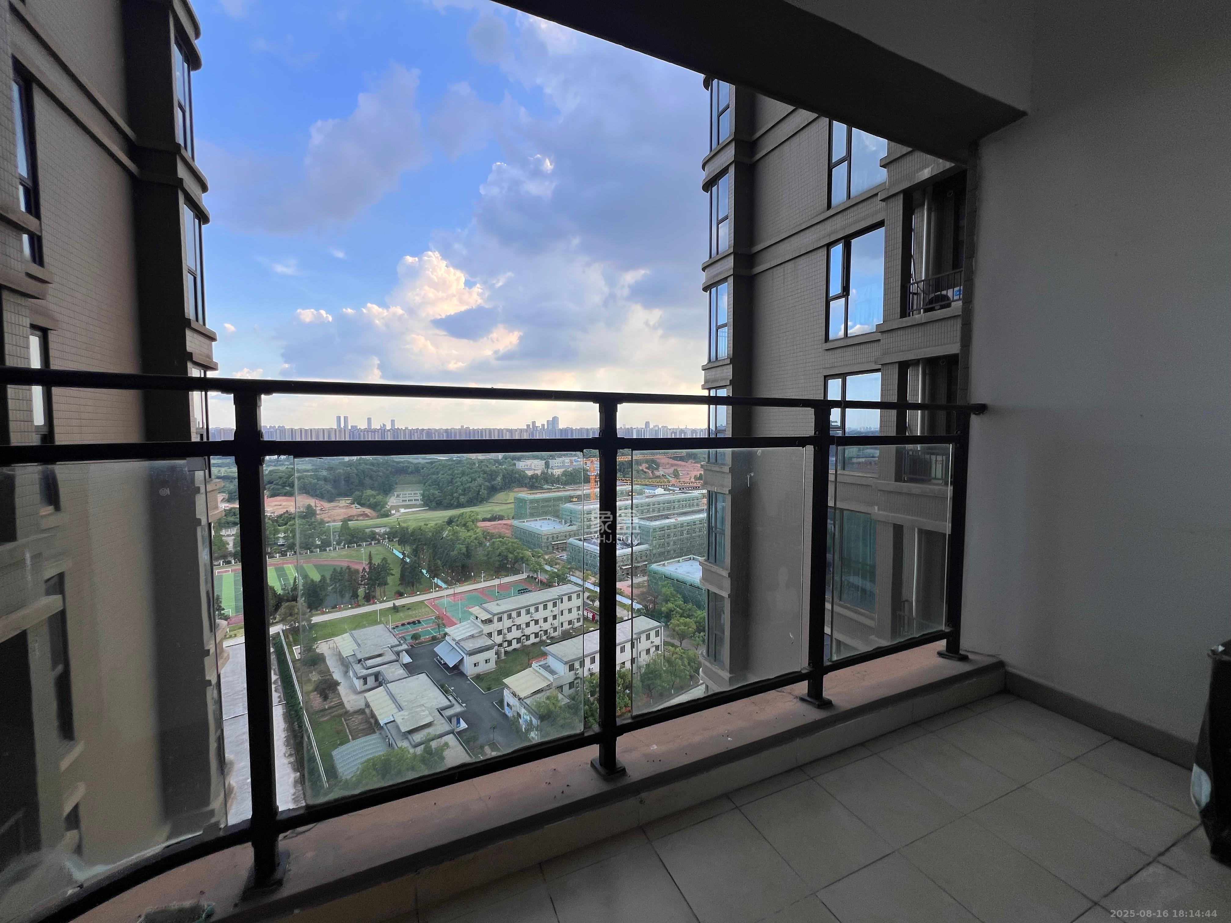 旺德府恺悦国际  2室2厅2卫    2100.0元/月室内图