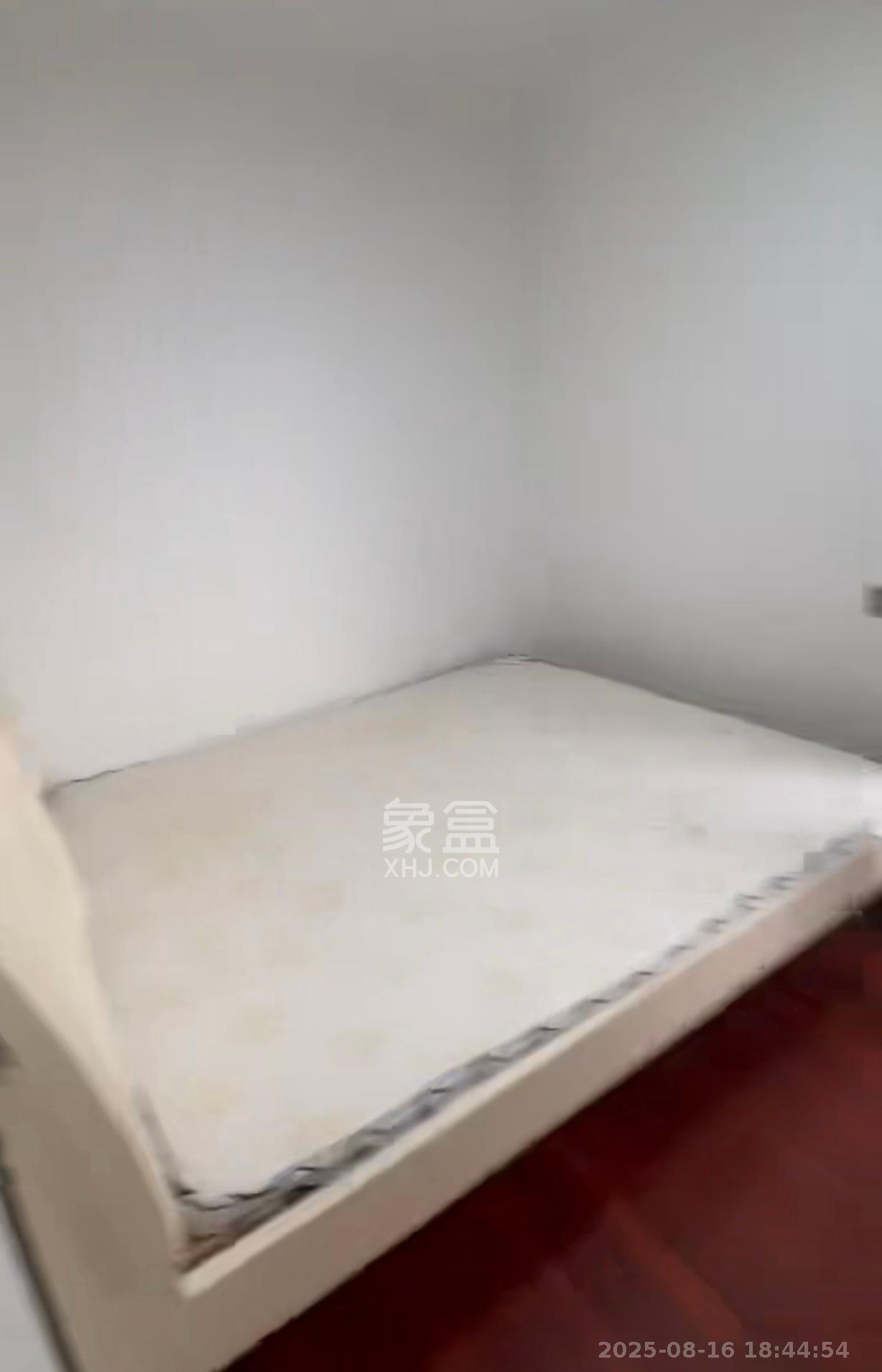 兰亭湾畔  1室2厅1卫   2500.00元/月室内图