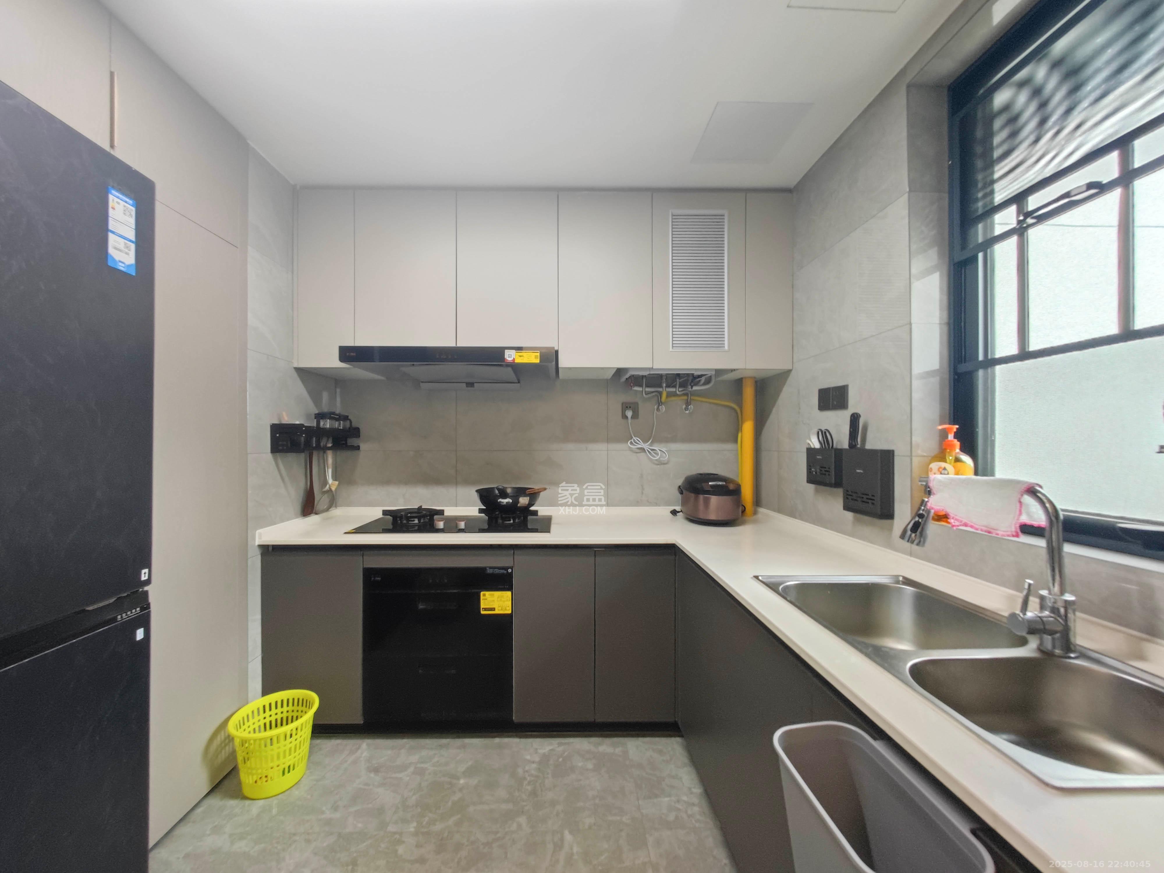 万科魅力之城  4室2厅2卫    230.0万其他