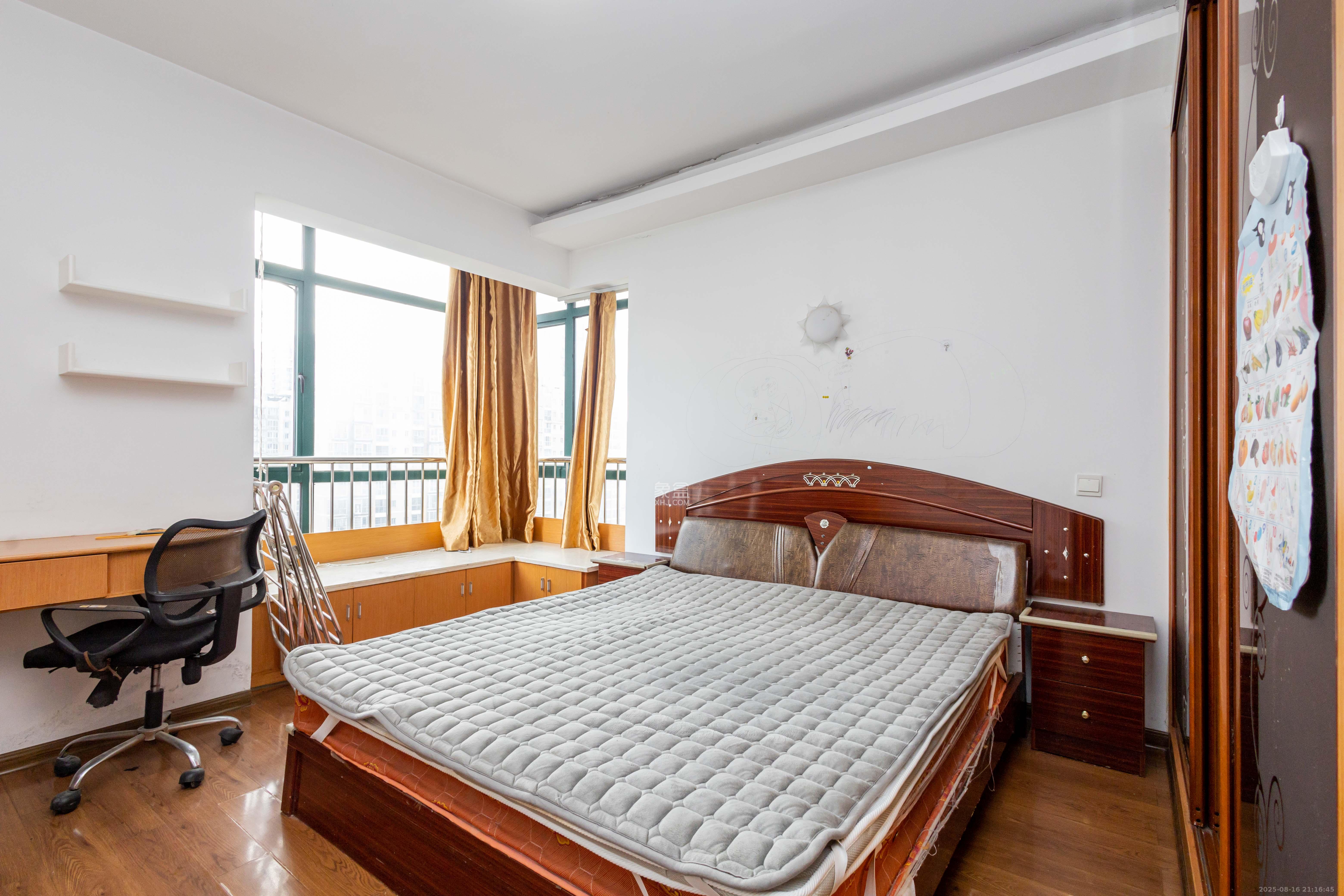 华天LOHO小镇  3室2厅2卫    53.0万 华天LOHO小镇  3室2厅2卫    53.0万卧室