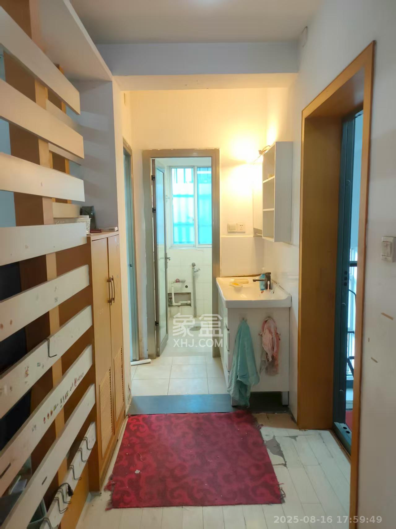 四方小区 3室2厅2卫 2200.0元/月 四方小区 3室2厅2卫 2200.0元/月室内图