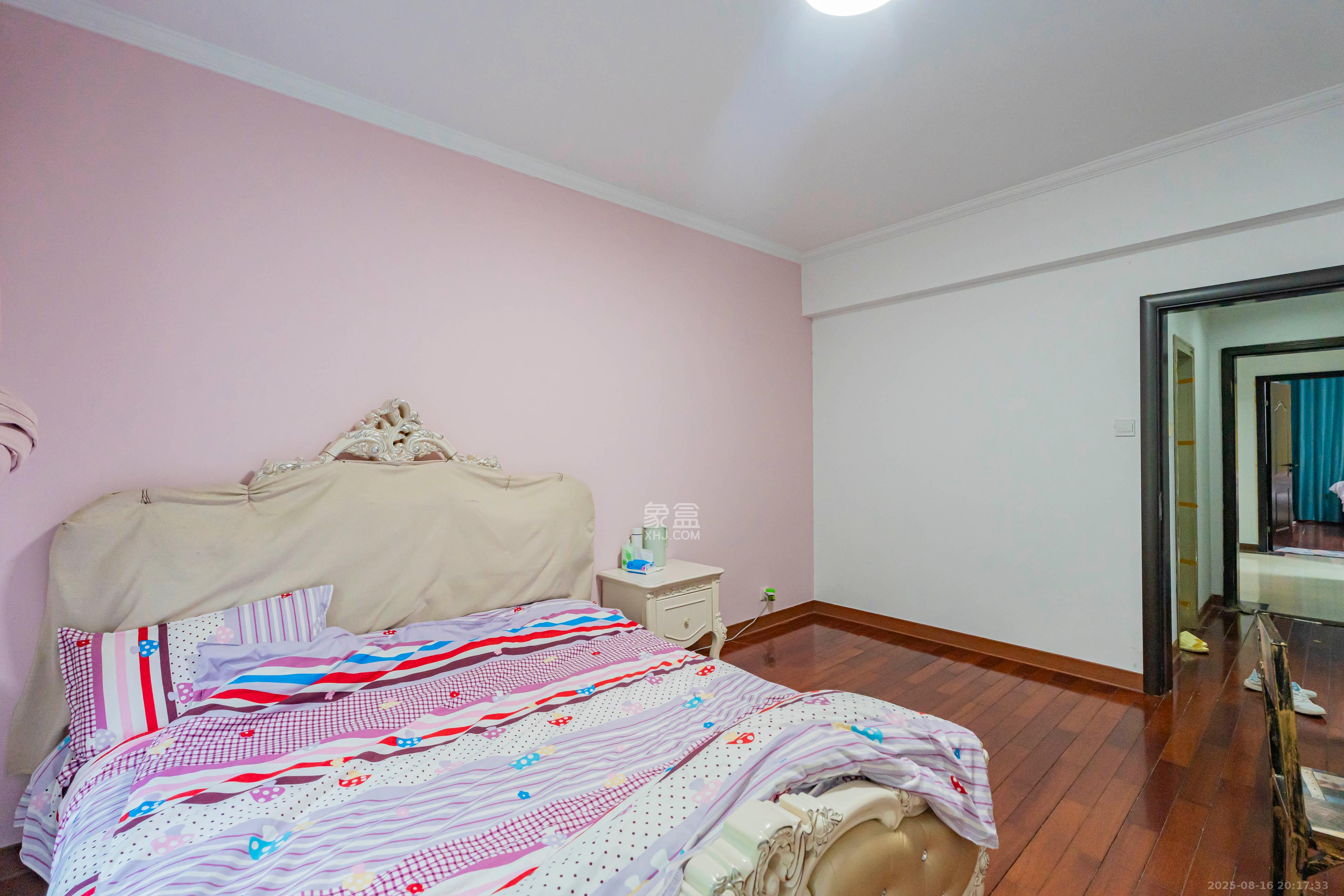 左岸春天  4室2厅2卫    130.0万 左岸春天  4室2厅2卫    130.0万卧室