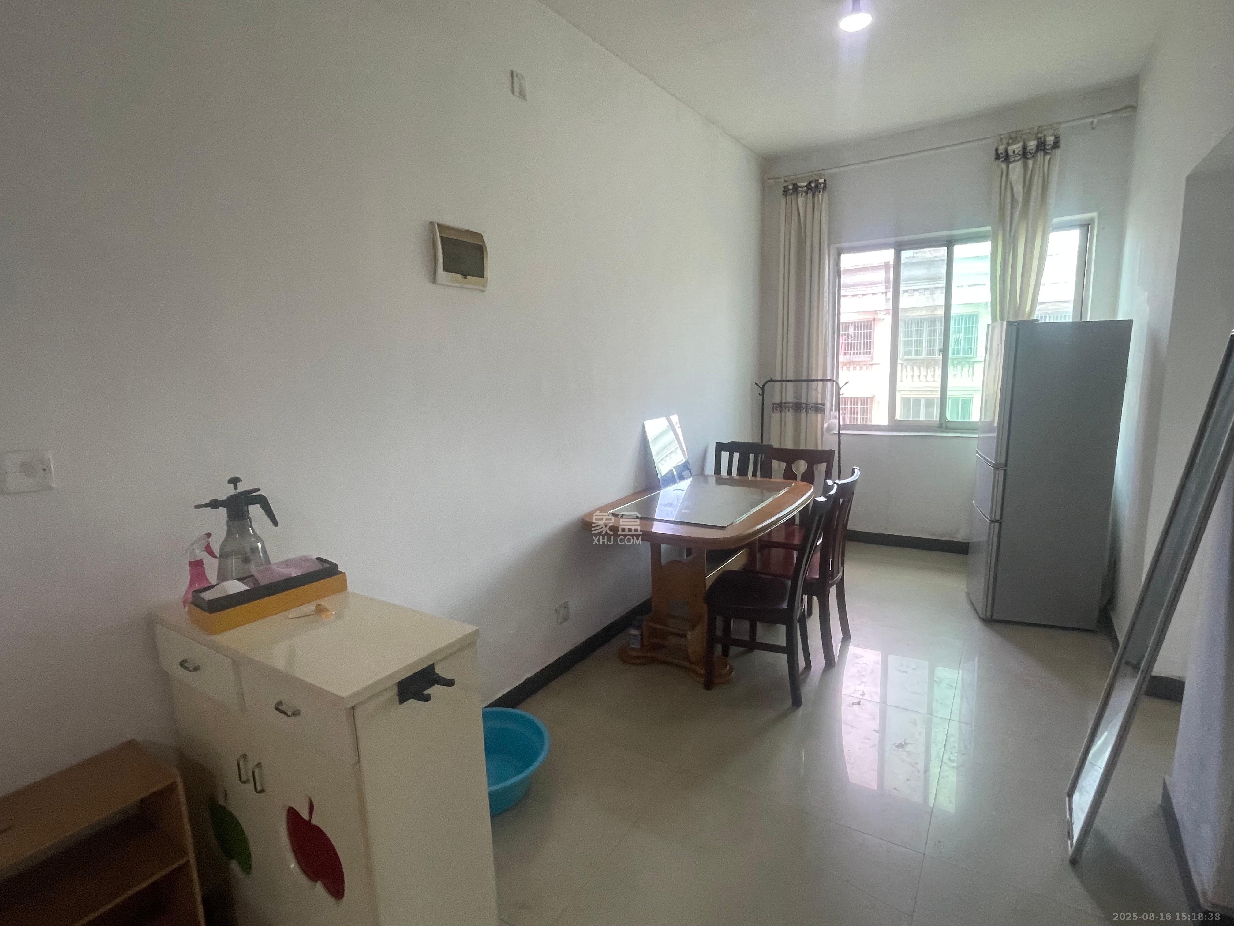 中南汽车世界  2室2厅1卫    1000.0元/月室内图