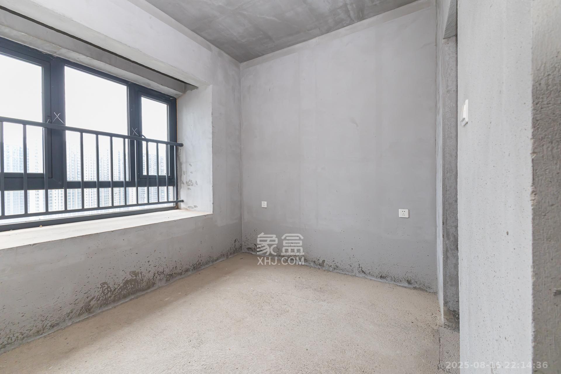 港湘铂玥（天园地芳国际珠宝城）  3室2厅2卫    55.8万卧室