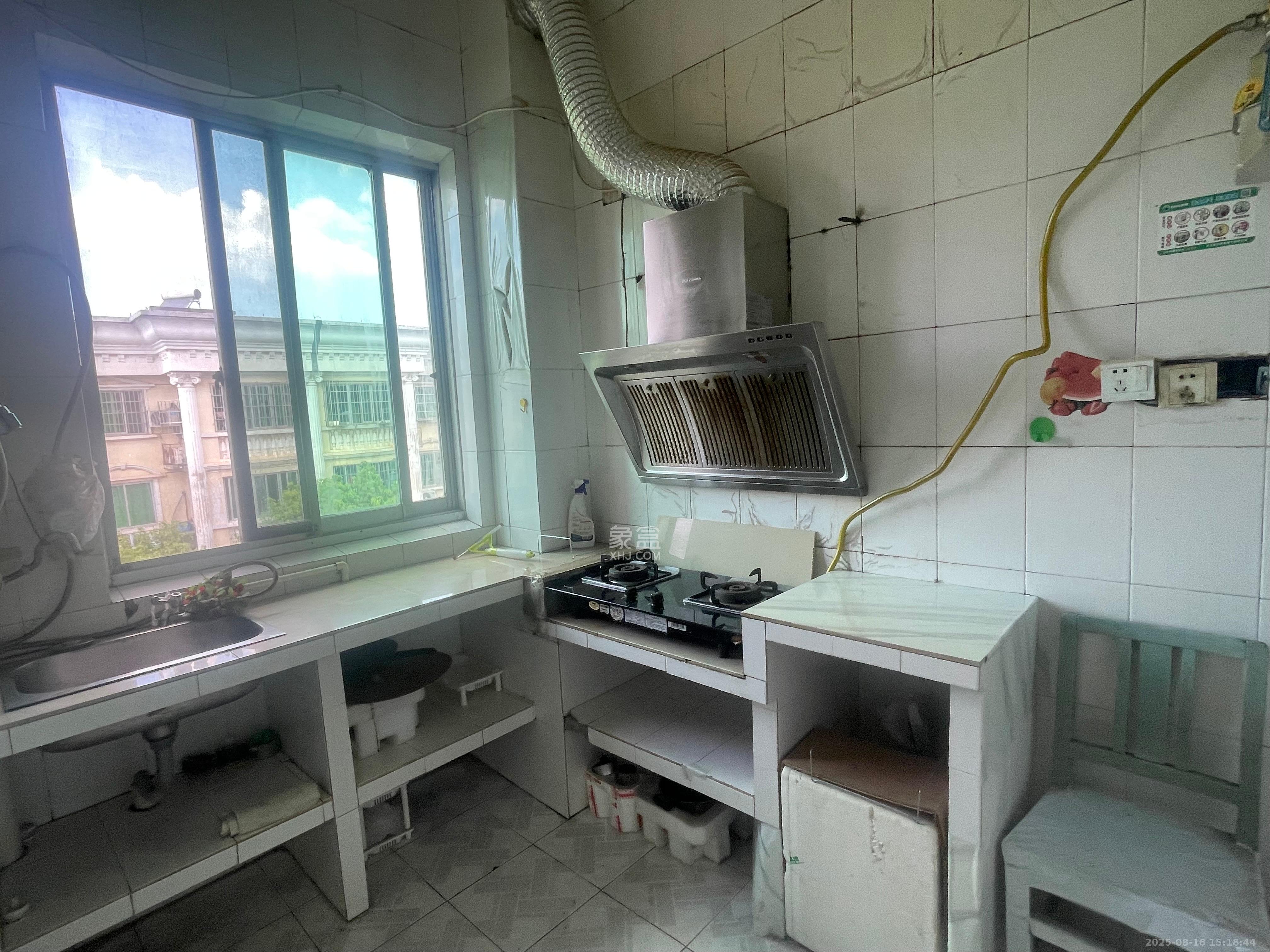 中南汽车世界  2室2厅1卫    1000.0元/月室内图