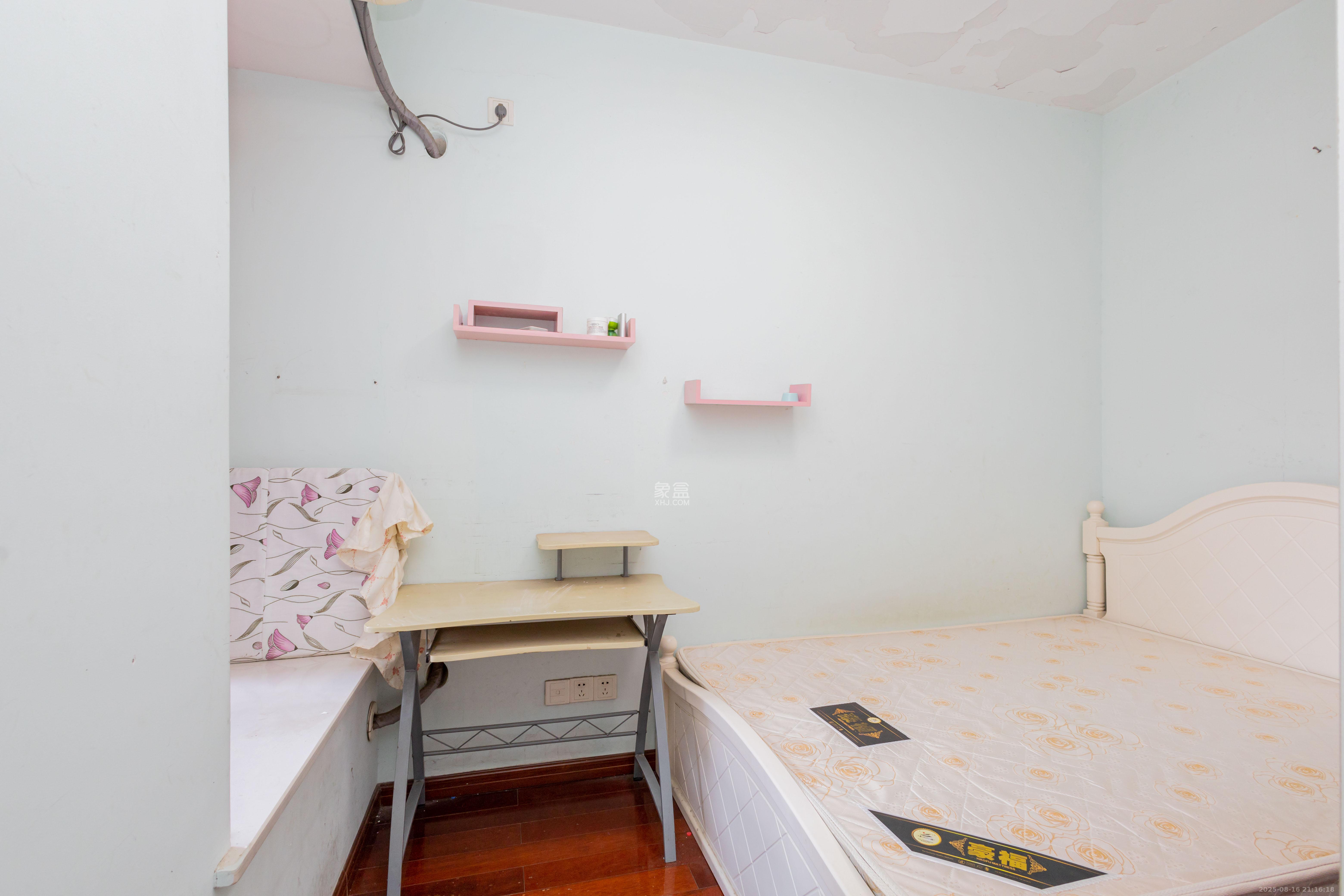 旭辉华庭 3室2厅1卫 56.8万 旭辉华庭 3室2厅1卫 56.8万卧室