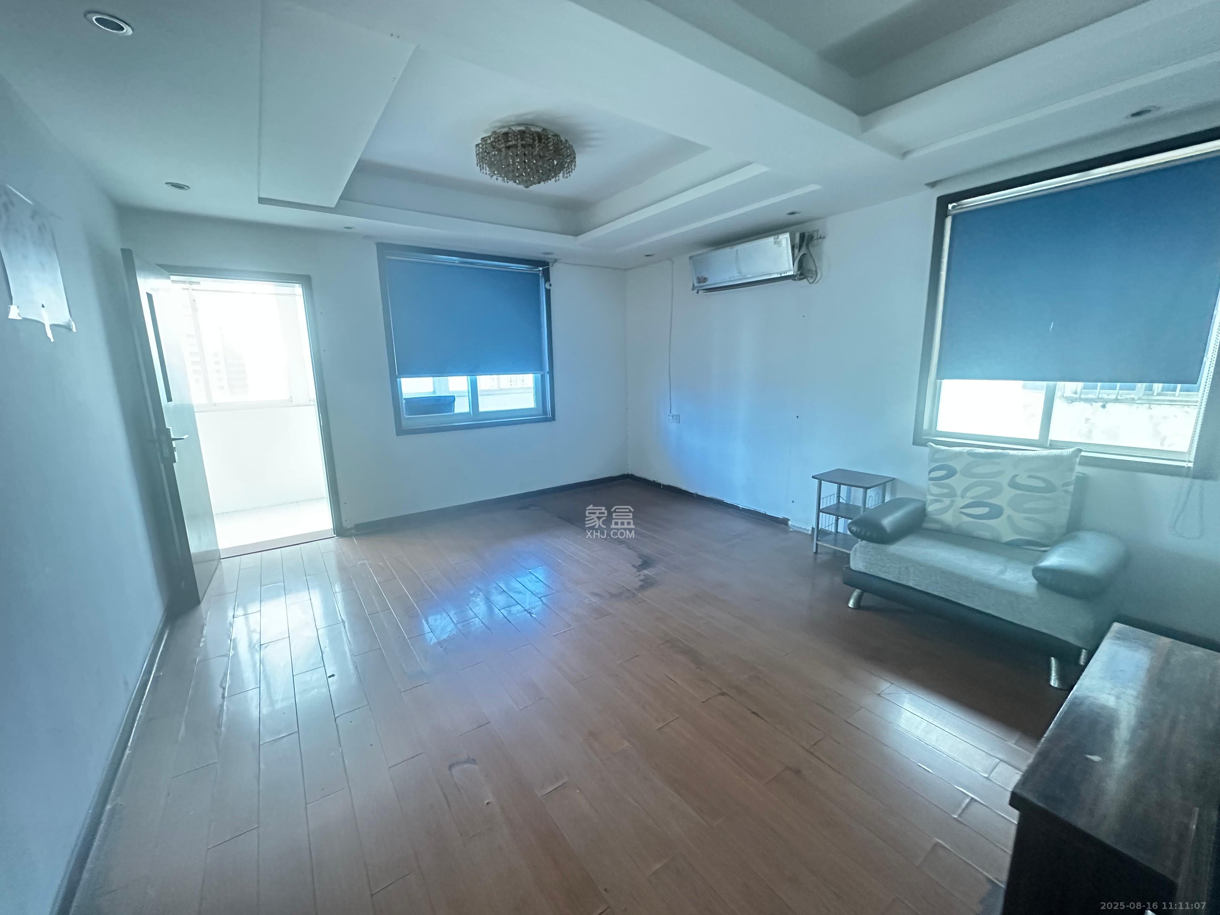 凯达园  5室2厅2卫    5000.0元/月 凯达园  5室2厅2卫    5000.0元/月室内图