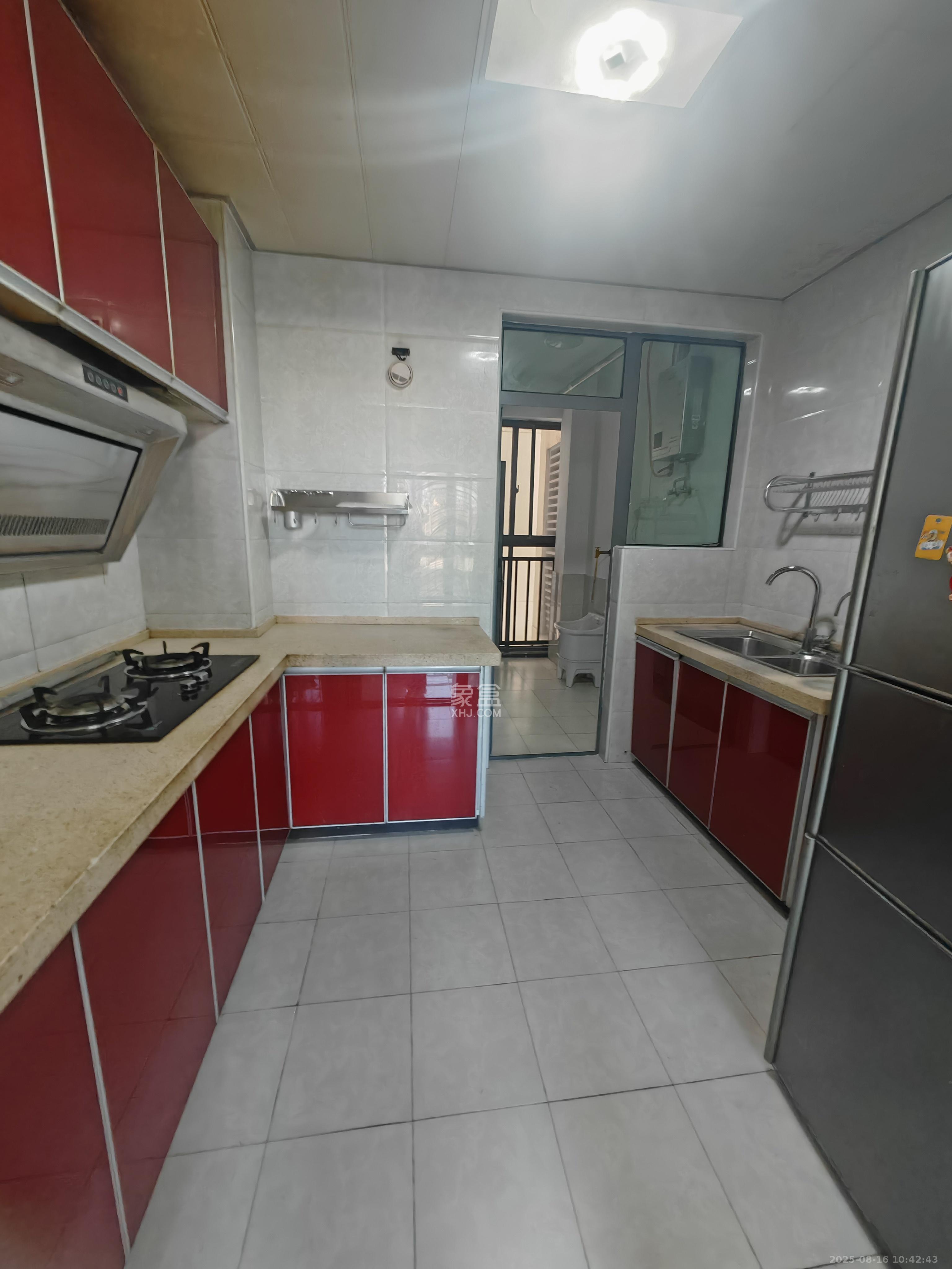 卓越蔚蓝海岸一期  4室2厅2卫    2800.0元/月室内图