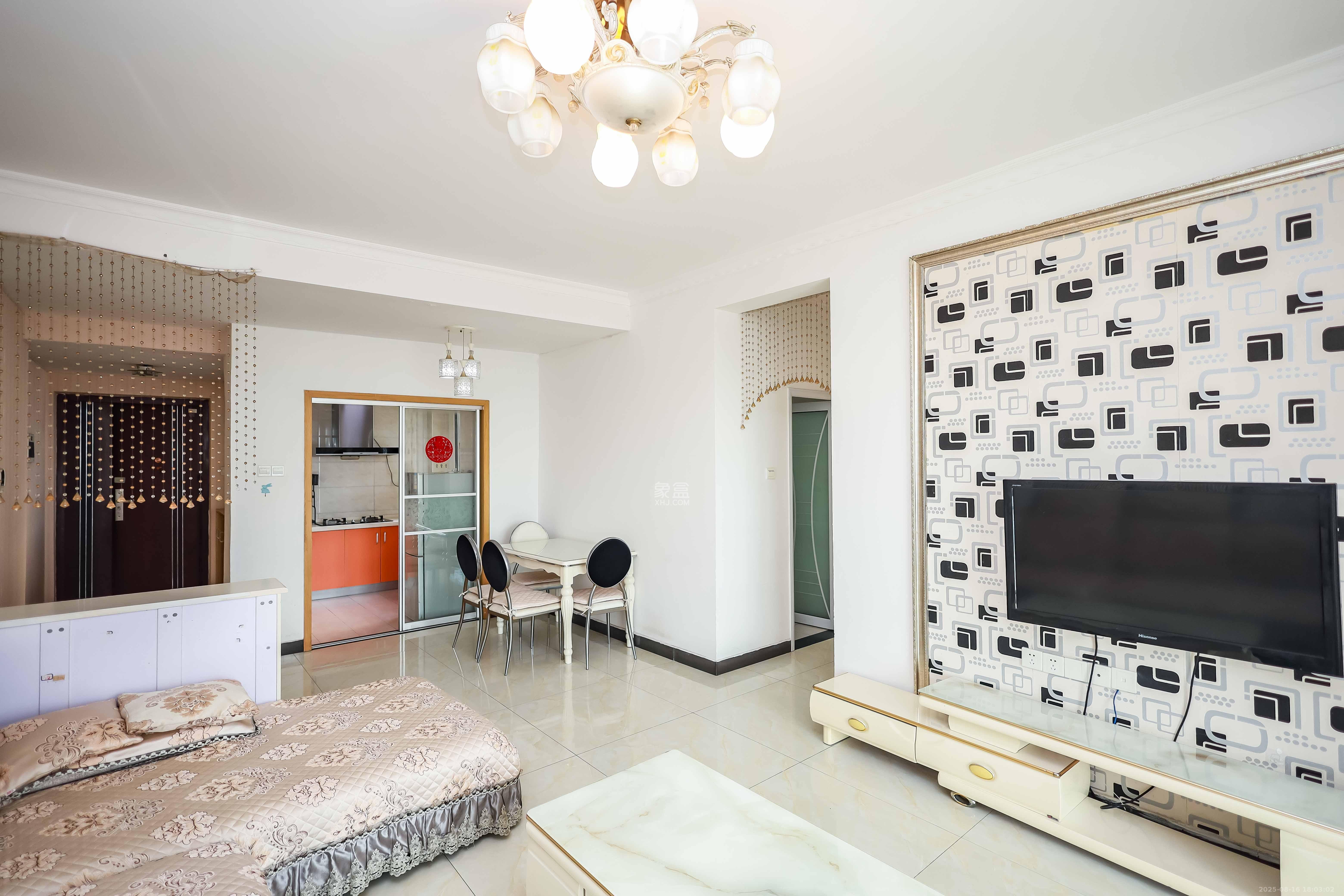 莱茵城  3室2厅1卫    89.0万客厅