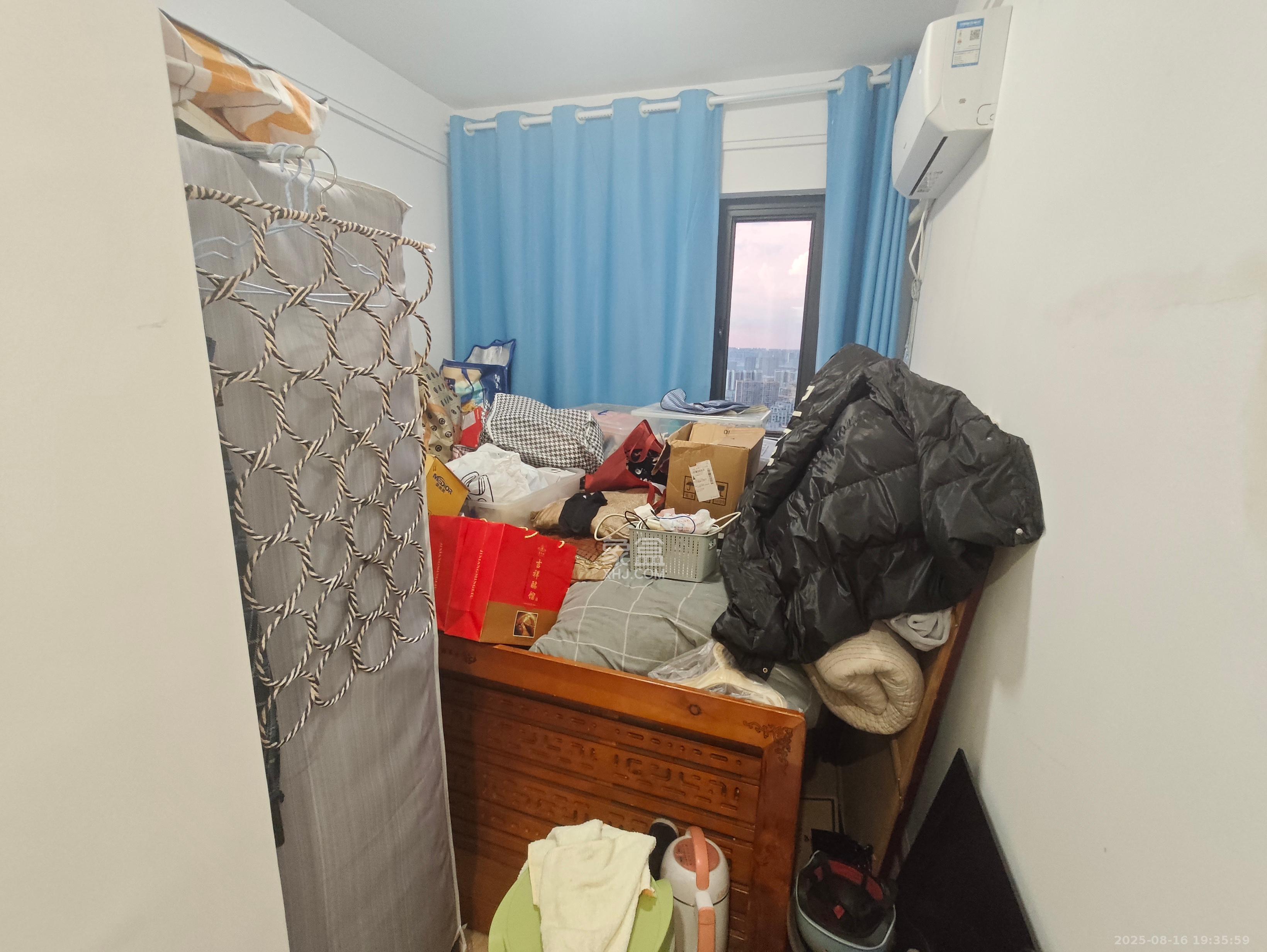 南山梅溪一方  4室2厅2卫   3000.00元/月室内图