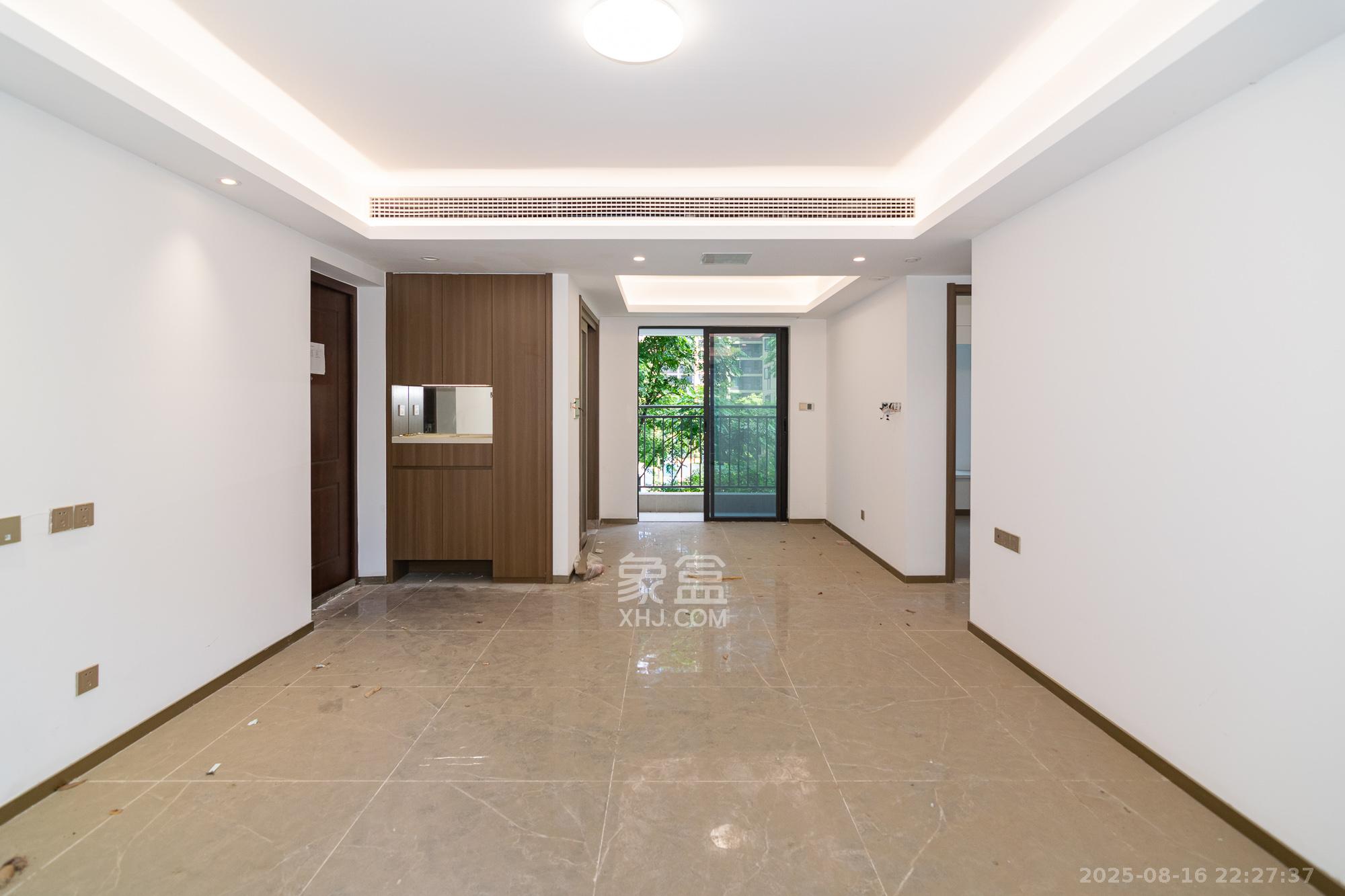 阳光城联利悦澜府  4室2厅2卫    93.0万 阳光城联利悦澜府  4室2厅2卫    93.0万客厅