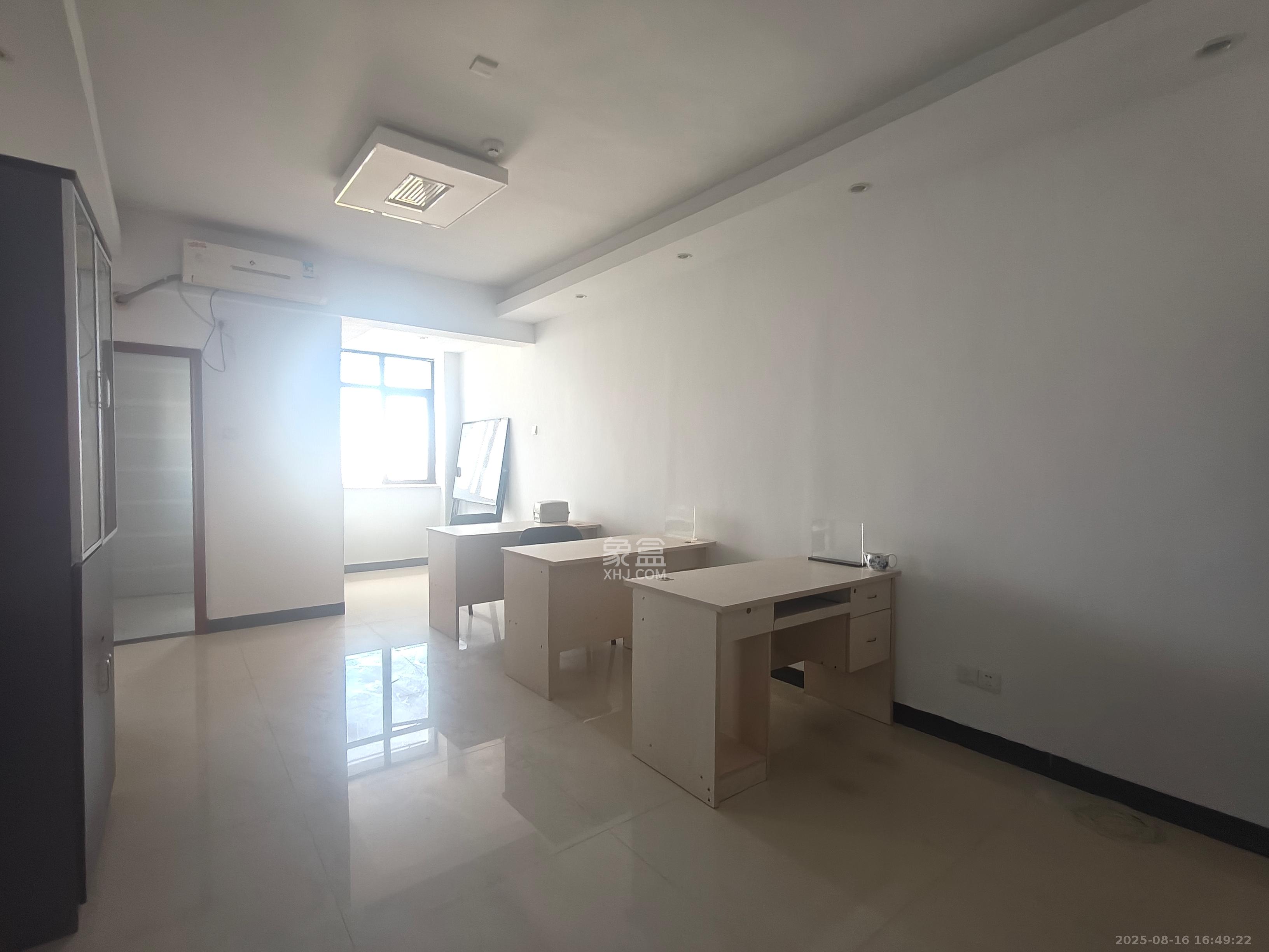 鑫远杰座  2室2厅1卫    1800.0元/月 鑫远杰座  2室2厅1卫    1800.0元/月