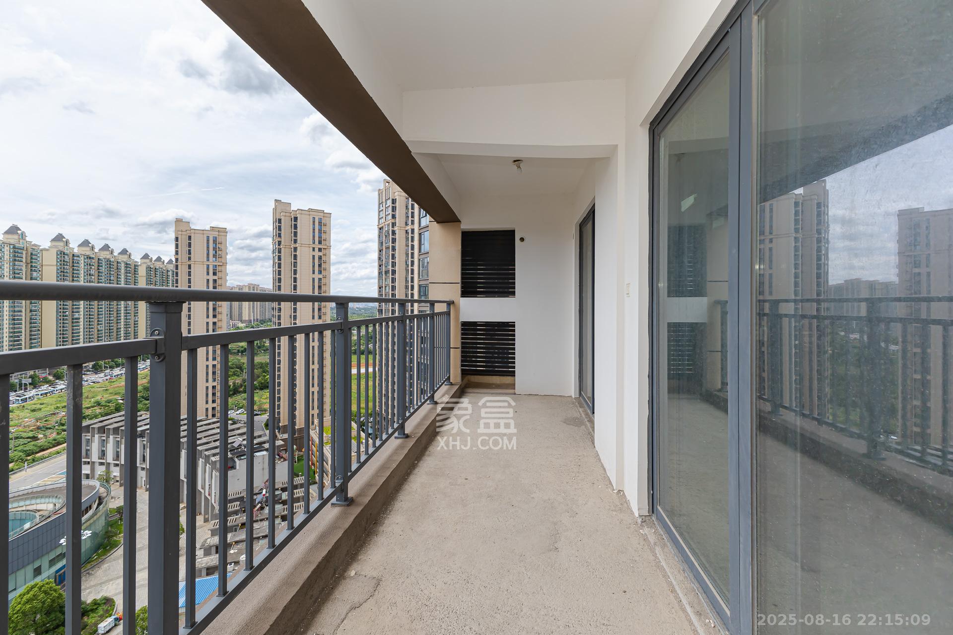 港湘铂玥（天园地芳国际珠宝城）  3室2厅2卫    55.8万阳台