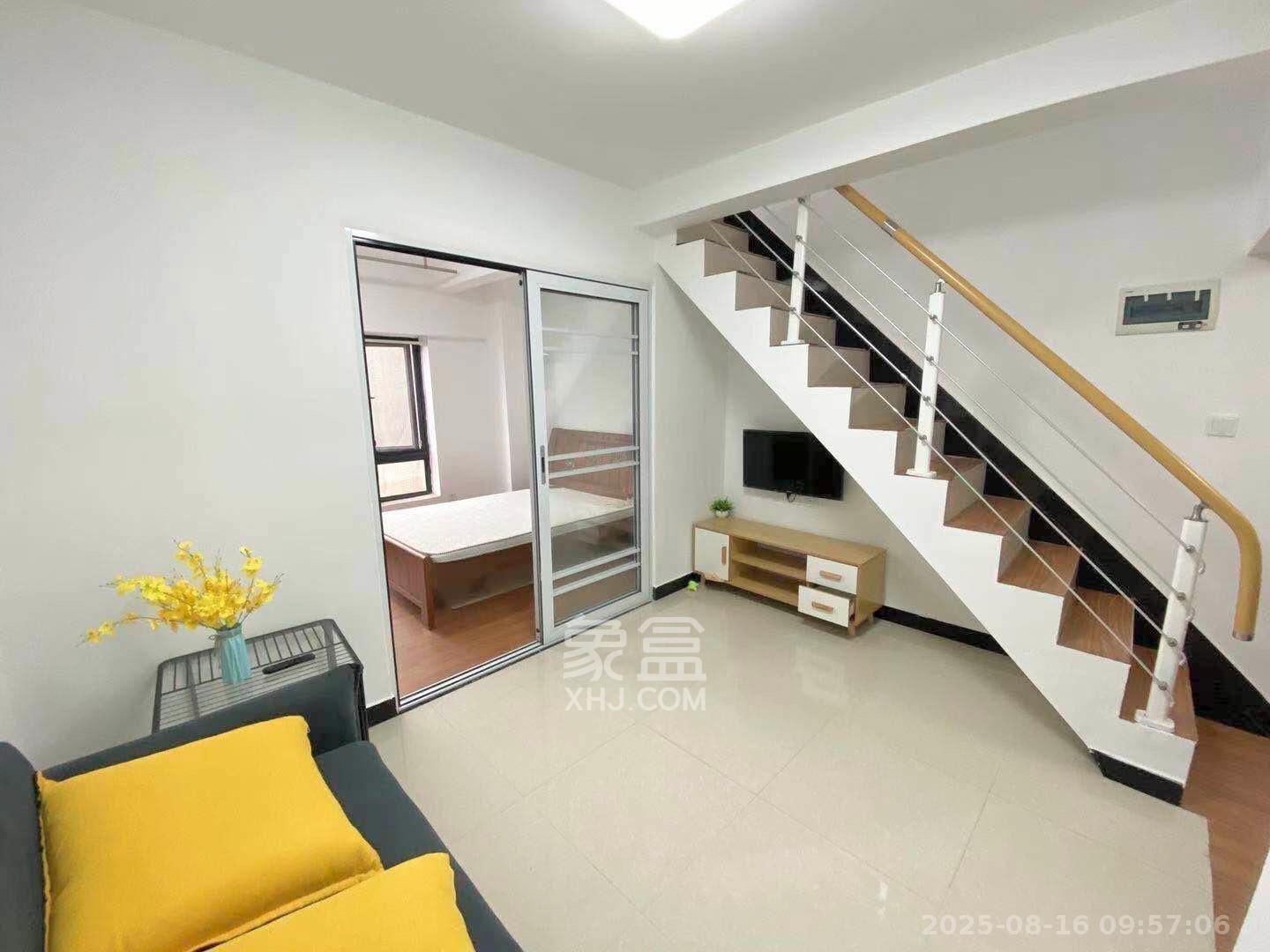 天元涉外景园B区 2室2厅2卫 1800.0元/月 天元涉外景园B区 2室2厅2卫 1800.0元/月室内图