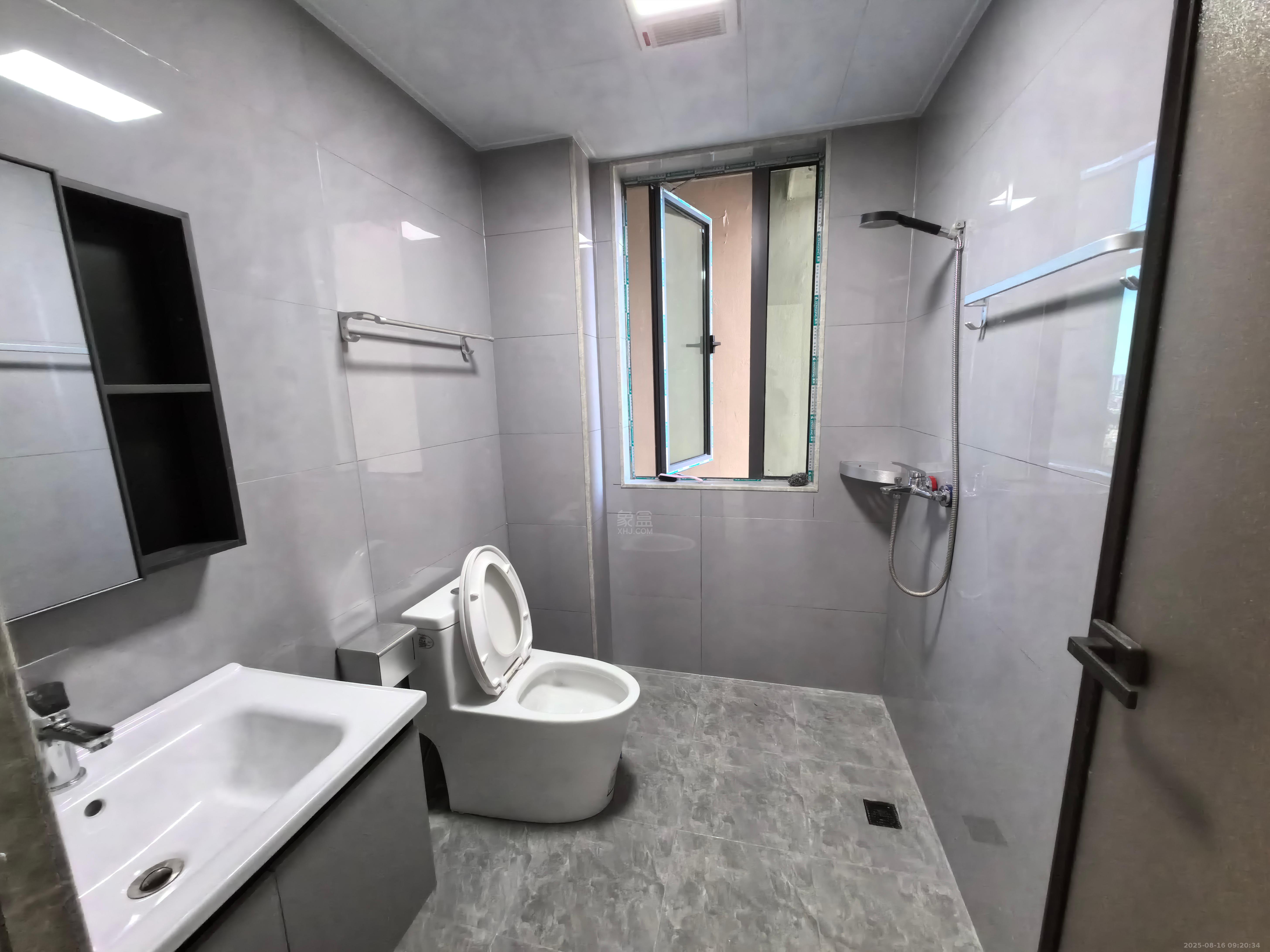 华晨藏龙湾 3室2厅2卫 1800.0元/月 华晨藏龙湾 3室2厅2卫 1800.0元/月室内图