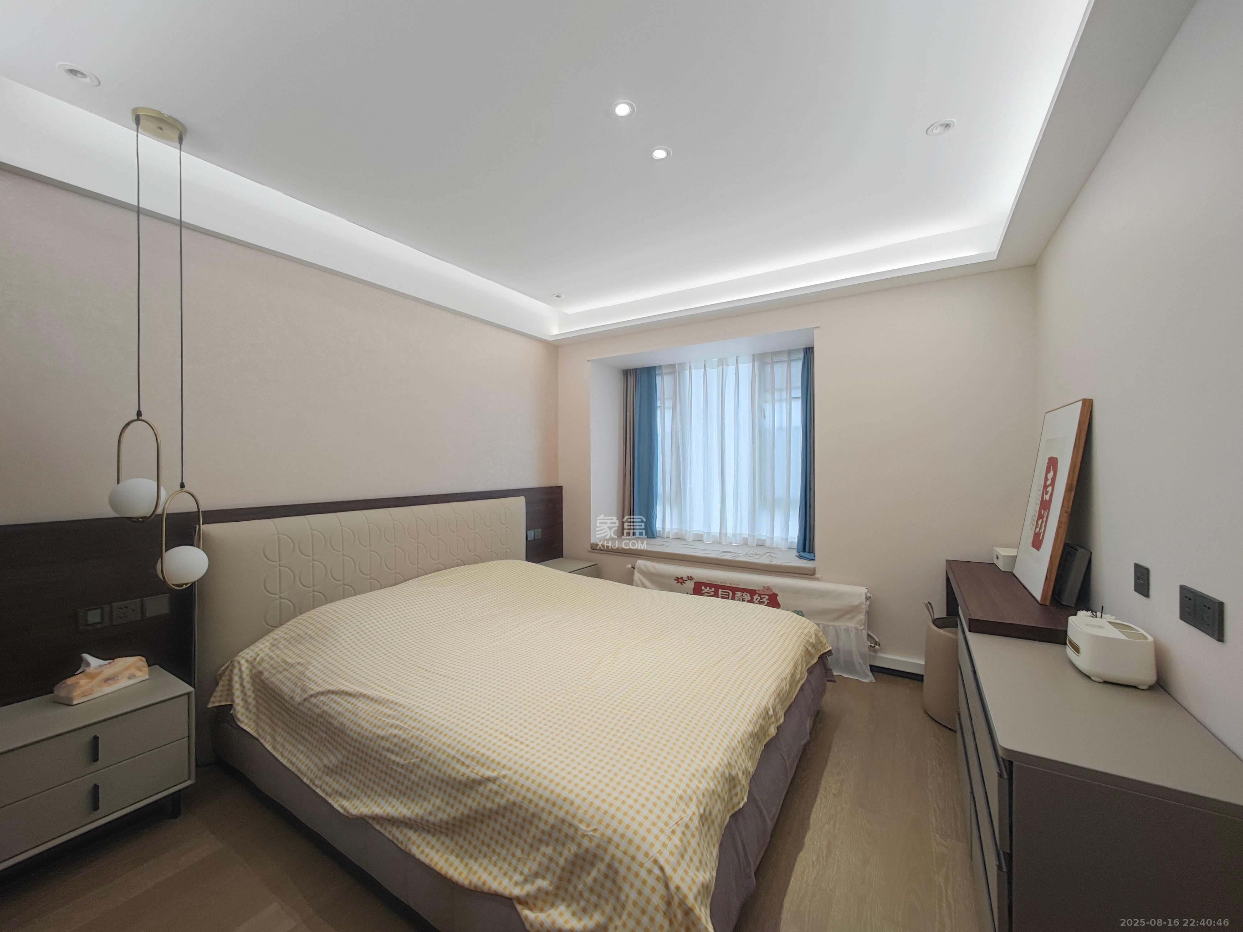 万科魅力之城  4室2厅2卫    230.0万卧室