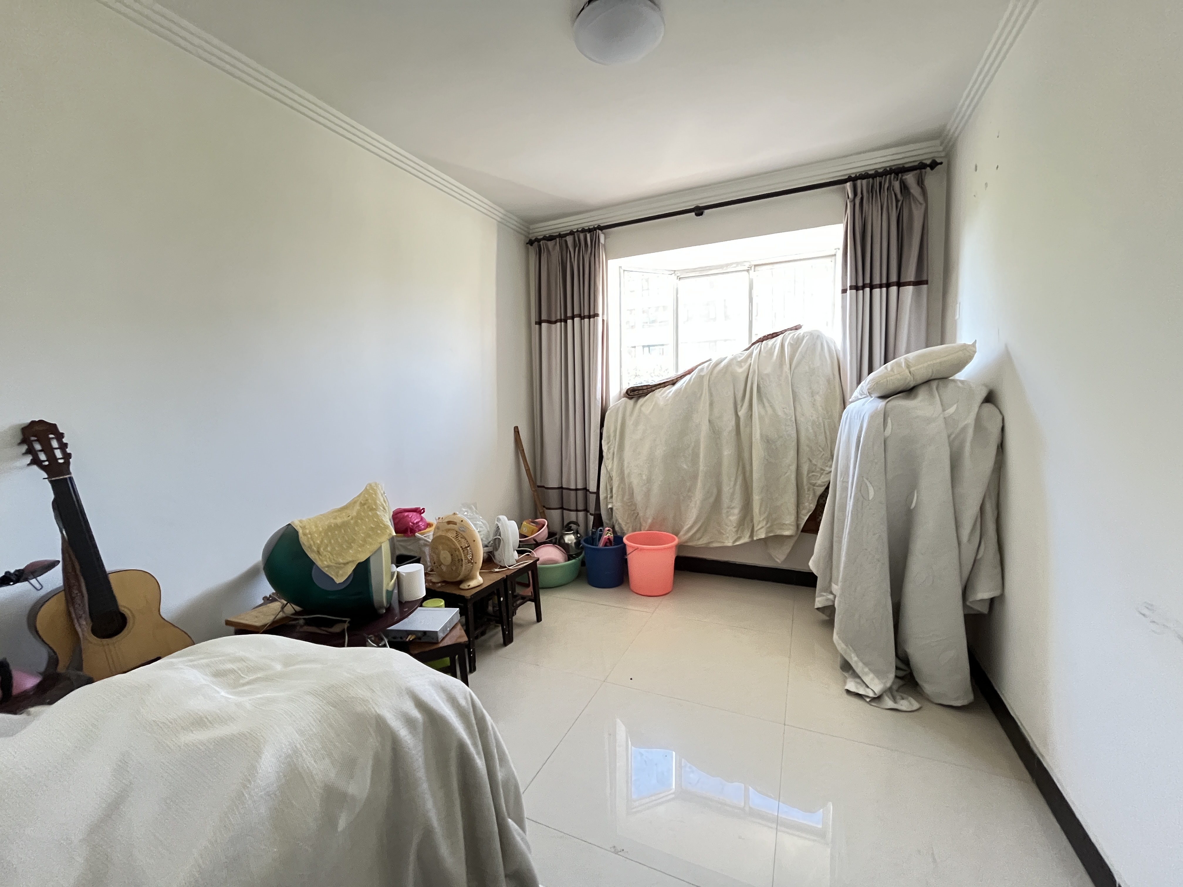 月亮湾一期 1室0厅0卫 1400.0元/月 月亮湾一期 1室0厅0卫 1400.0元/月室内图