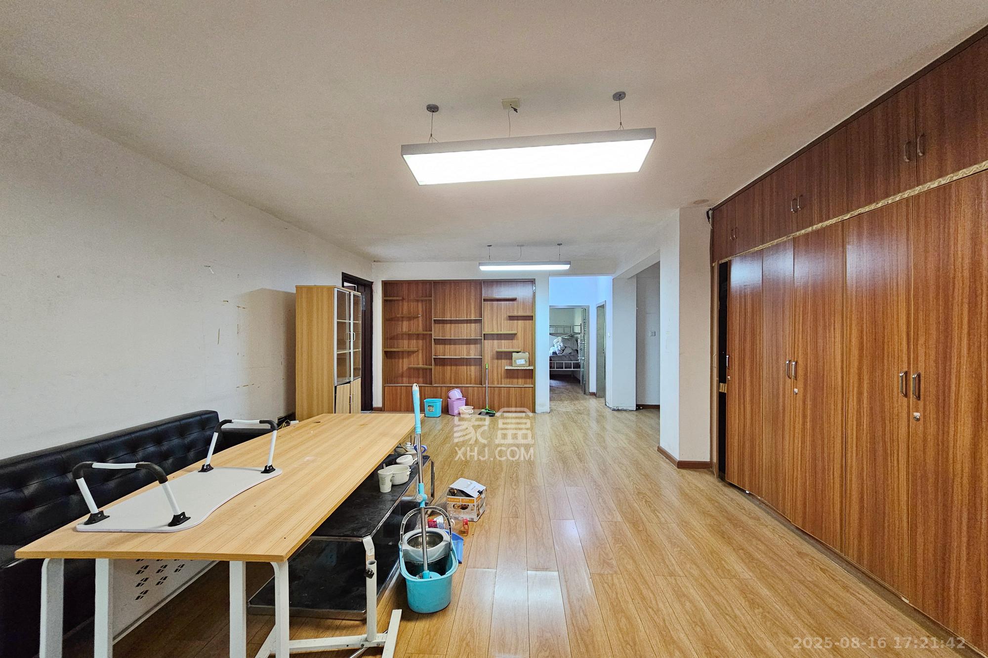 融科檀香山(融科紫檀、香山国际) 4室2厅1卫 4000.0元/月 融科檀香山(融科紫檀、香山国际) 4室2厅1卫 4000.0元/月室内图